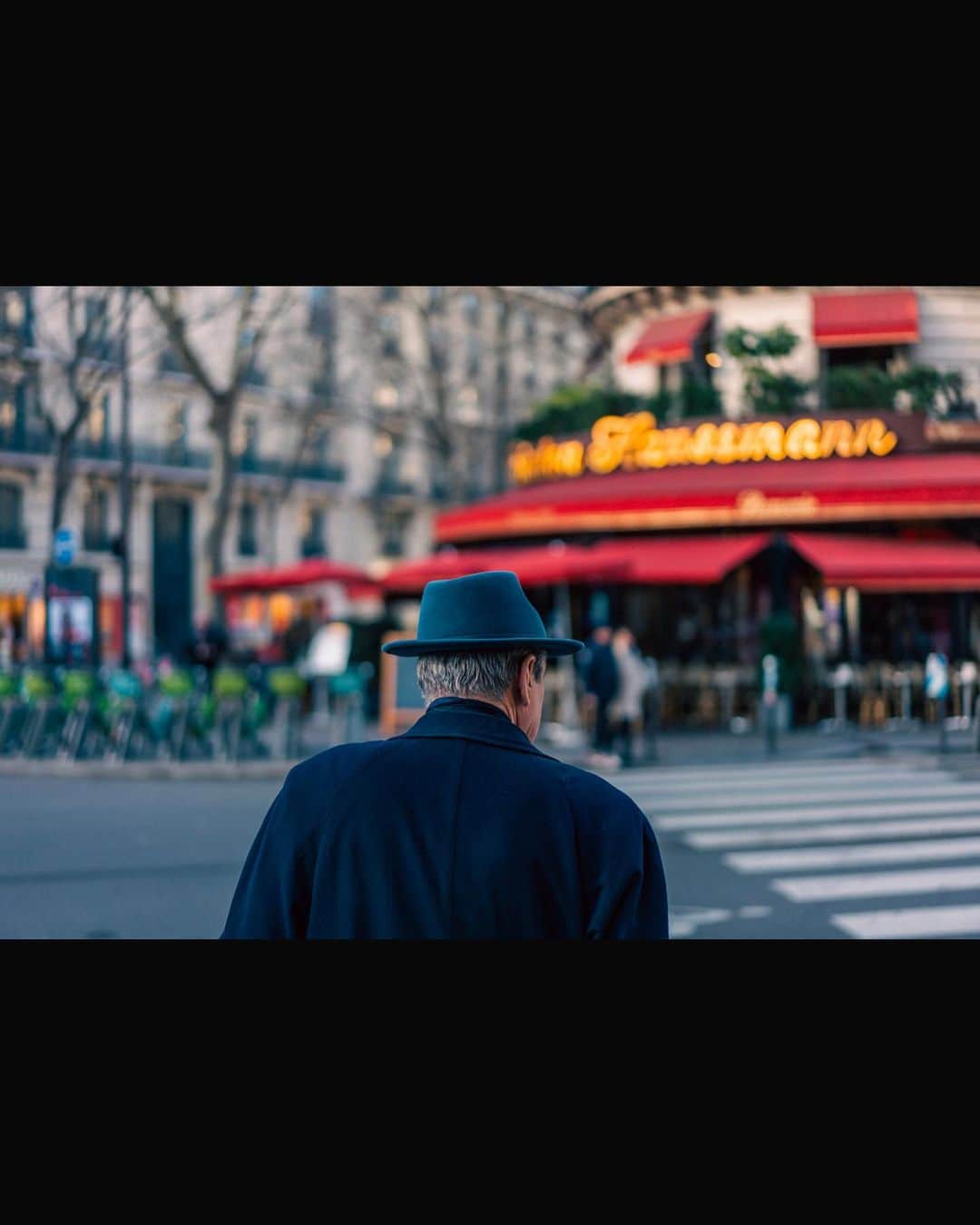 VuTheara Khamさんのインスタグラム写真 - (VuTheara KhamInstagram)「Parisian Mood, Paris, 2022 🎬 . Which one do you prefer ? [1-10]」10月26日 2時39分 - vutheara