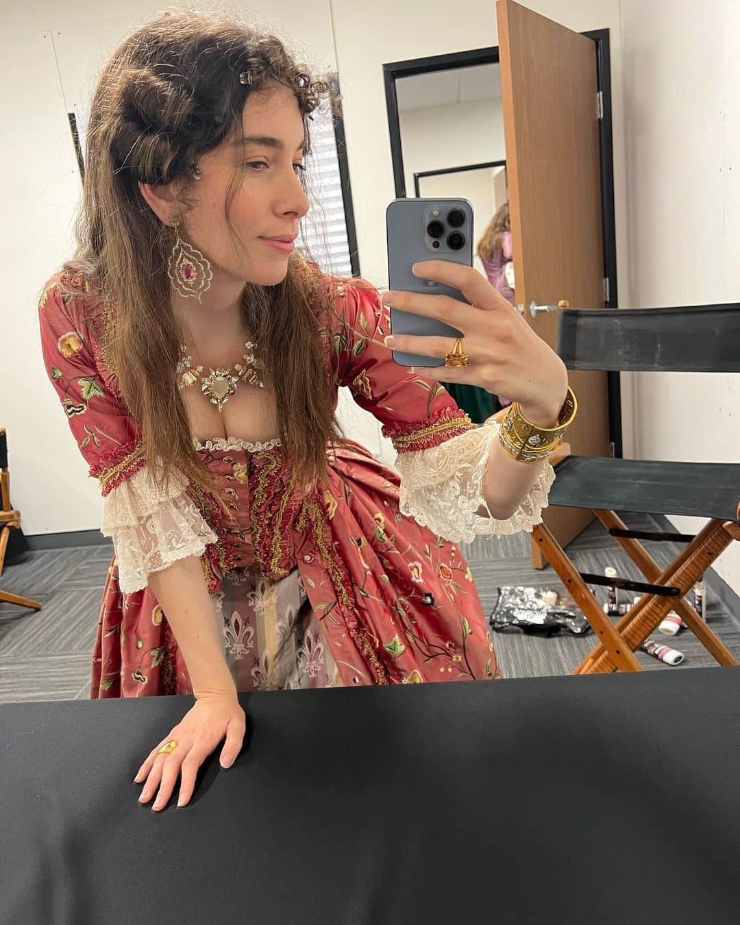 ダニエル・ハイムさんのインスタグラム写真 - (ダニエル・ハイムInstagram)「I’m gonna be hungover」10月26日 3時46分 - daniellehaim