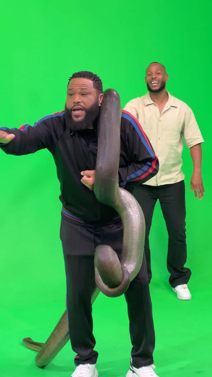 アンソニー・アンダーソンのインスタグラム：「Now this was crazy! I’m on @marlonwayans’ Oh Hell No only available on Facebook and Instagram, try it on your @metaquest headset. 🐍」