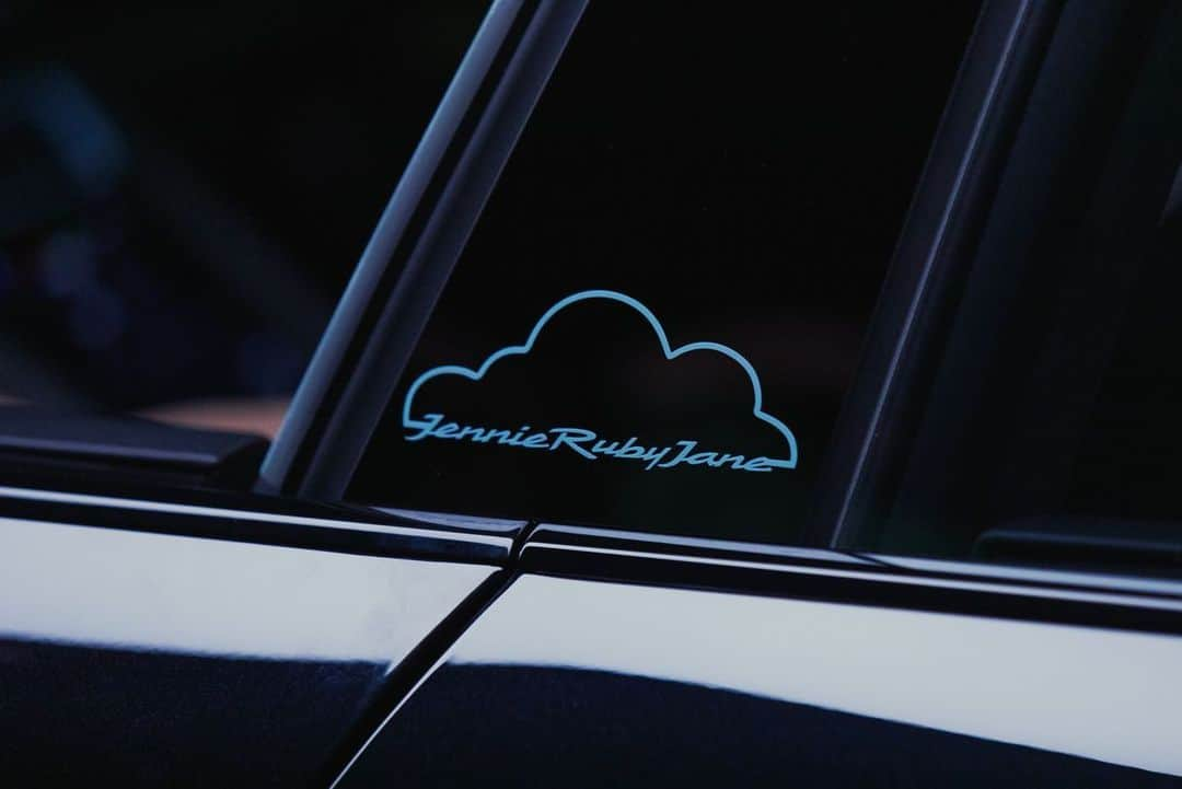 ジェニーさんのインスタグラム写真 - (ジェニーInstagram)「Introducing my brand new car that ive created with @porsche X sonderwunsch. Something about clouds ive always been drawn to and it was my inspiration for this car. I wanted something simple with a touch of my taste inside and my porshe team really executed exactly how i imagined ☁️ Thank you for this dream experience, now time for me to drive through the clouds in my car 🤍🤍🤍」10月26日 4時38分 - jennierubyjane