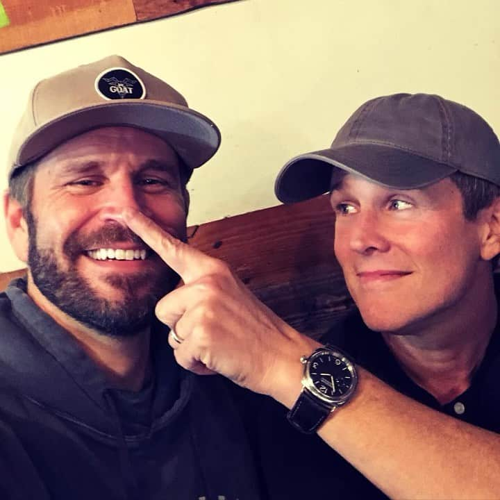 スコット・ウェインガーのインスタグラム：「Boop! So much fun seeing my Brotherton from another Motherton @johnbrotherton aka #teammatt Love hanging with this guy. We miss you, DJ! @candacecbure #fullerhouse」