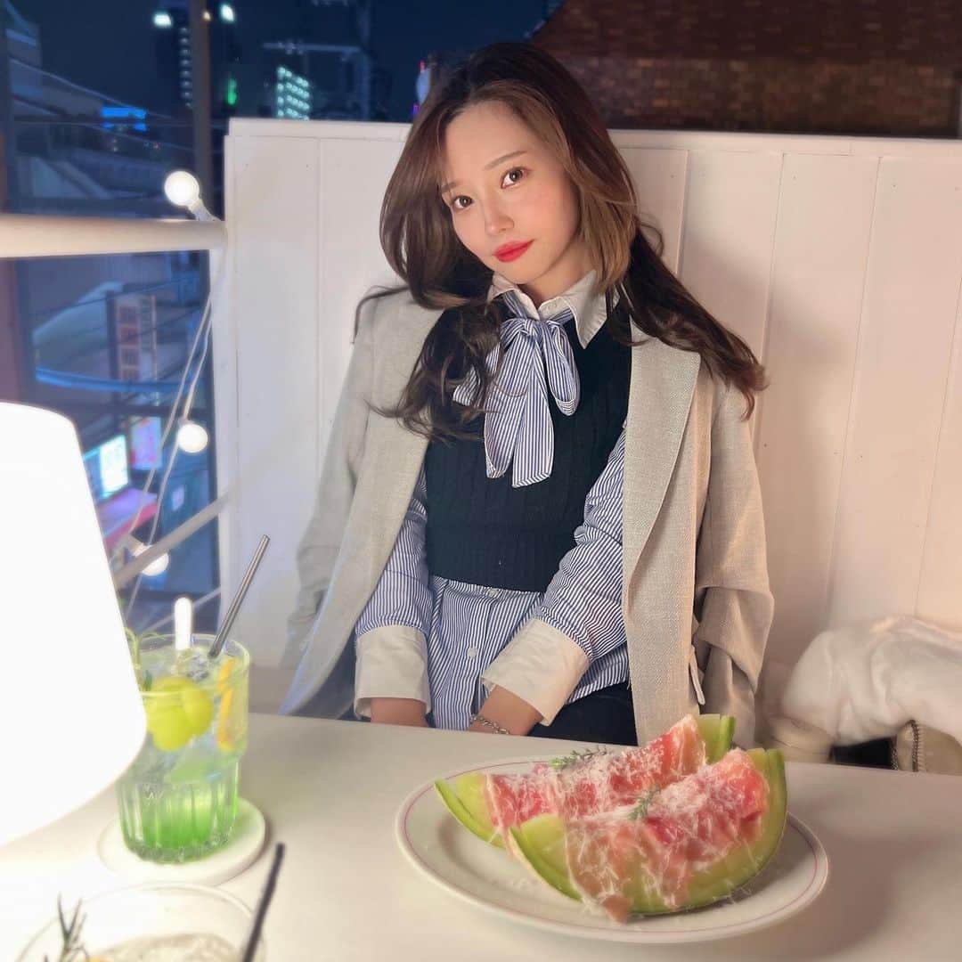 𝗠𝗮𝗶さんのインスタグラム写真 - (𝗠𝗮𝗶Instagram)「休日🦋  友達が素敵に撮ってくれたので たまにはゴルフ以外の投稿も😂  大好きなチュクミ🐙🇰🇷を食べて 可愛いカフェを巡ってきました🌙  （こうゆう時に自分って女の子なんだなって気付くw でもはしゃぎ方が年相応🤣）  仕事で疲れてもこうゆう日があるから また毎日頑張ろうって思える🤍  いっっぱい笑って お友達にたくさんパワー頂きました🤲💓 . . . . . . . . . #ゴルフ女子の休日#ゴルフ女子 #カフェ#カフェ巡り#新大久保カフェ #新大久保グルメ」10月26日 18時17分 - mai.golf.214