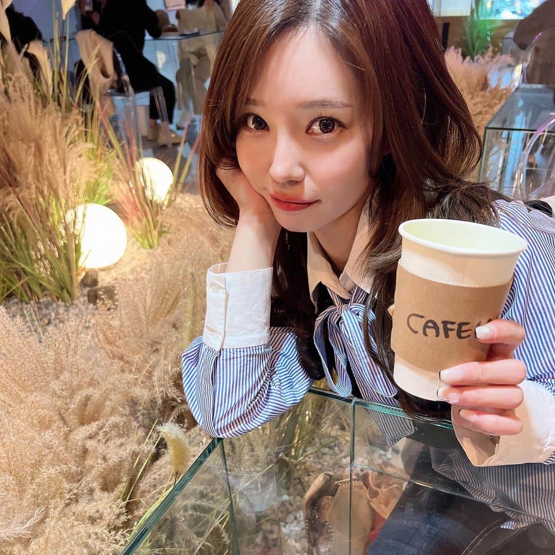 𝗠𝗮𝗶さんのインスタグラム写真 - (𝗠𝗮𝗶Instagram)「休日🦋  友達が素敵に撮ってくれたので たまにはゴルフ以外の投稿も😂  大好きなチュクミ🐙🇰🇷を食べて 可愛いカフェを巡ってきました🌙  （こうゆう時に自分って女の子なんだなって気付くw でもはしゃぎ方が年相応🤣）  仕事で疲れてもこうゆう日があるから また毎日頑張ろうって思える🤍  いっっぱい笑って お友達にたくさんパワー頂きました🤲💓 . . . . . . . . . #ゴルフ女子の休日#ゴルフ女子 #カフェ#カフェ巡り#新大久保カフェ #新大久保グルメ」10月26日 18時17分 - mai.golf.214