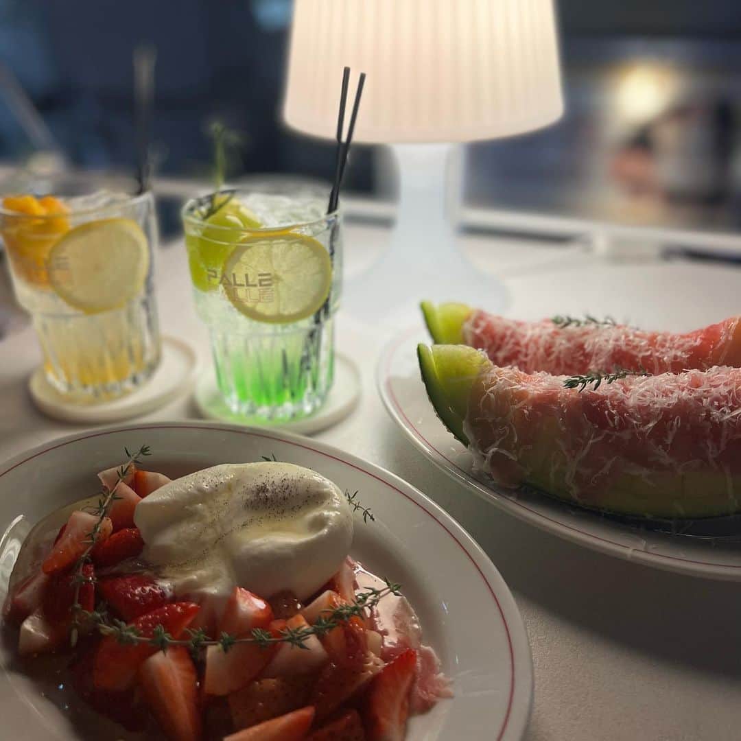 𝗠𝗮𝗶さんのインスタグラム写真 - (𝗠𝗮𝗶Instagram)「休日🦋  友達が素敵に撮ってくれたので たまにはゴルフ以外の投稿も😂  大好きなチュクミ🐙🇰🇷を食べて 可愛いカフェを巡ってきました🌙  （こうゆう時に自分って女の子なんだなって気付くw でもはしゃぎ方が年相応🤣）  仕事で疲れてもこうゆう日があるから また毎日頑張ろうって思える🤍  いっっぱい笑って お友達にたくさんパワー頂きました🤲💓 . . . . . . . . . #ゴルフ女子の休日#ゴルフ女子 #カフェ#カフェ巡り#新大久保カフェ #新大久保グルメ」10月26日 18時17分 - mai.golf.214