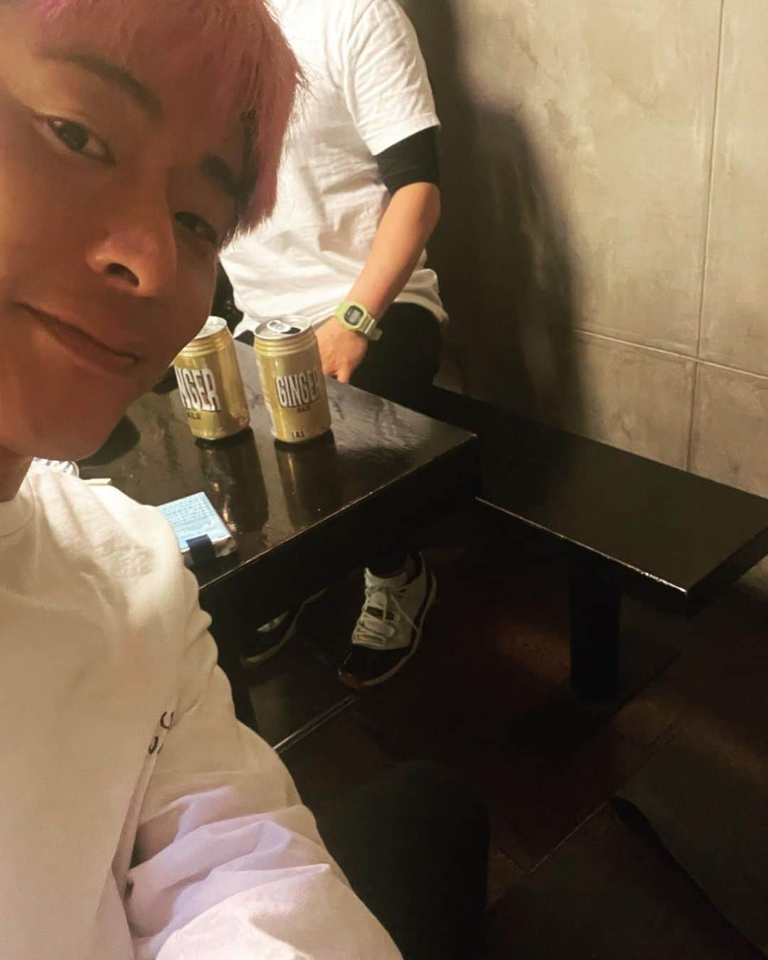 永井佑一郎さんのインスタグラム写真 - (永井佑一郎Instagram)「ここ最近で、会いに来てくれた芸人仲間！先輩！！  この他にも、連絡をくれた友達。芸人仲間。先輩！本当に感謝です！！☘️  俺も皆にパワーあげちゃう様になるからね✌️もーちょっとお待ちを〜🤤  写真は会いに来てくれた順！ ♬みて〜👀徐々に顔色良くなってるの♫みた〰︎？？（地黒だから分かりずらいけどww）  どりあんず　しゅーちゃん！  リンリン！  おぐちゃん（お友達。芸人じゃナーイツ）  佐久間さん！  ありがターイツ！！⭐︎」10月26日 17時43分 - yuichirou_nagai