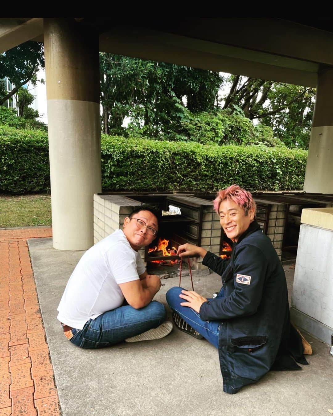 永井佑一郎さんのインスタグラム写真 - (永井佑一郎Instagram)「ここ最近で、会いに来てくれた芸人仲間！先輩！！  この他にも、連絡をくれた友達。芸人仲間。先輩！本当に感謝です！！☘️  俺も皆にパワーあげちゃう様になるからね✌️もーちょっとお待ちを〜🤤  写真は会いに来てくれた順！ ♬みて〜👀徐々に顔色良くなってるの♫みた〰︎？？（地黒だから分かりずらいけどww）  どりあんず　しゅーちゃん！  リンリン！  おぐちゃん（お友達。芸人じゃナーイツ）  佐久間さん！  ありがターイツ！！⭐︎」10月26日 17時43分 - yuichirou_nagai