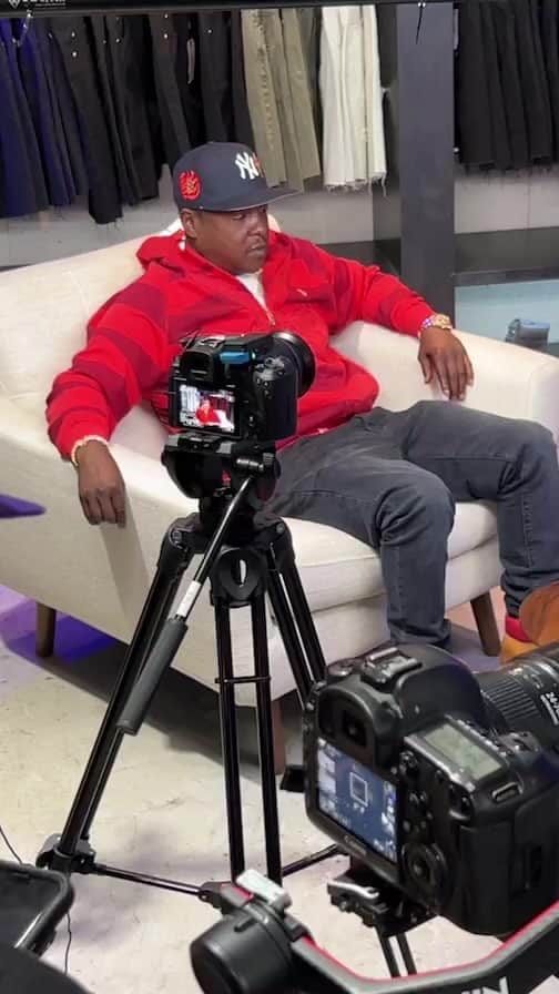 エルアールジーのインスタグラム：「@jadakiss live @shiekh downtown LA for LRG FRIDAY the 47th | interviewing with @iamcecevalencia  for @935kday #fridaythe47th #lrgclothing 🌲🔪🩸  5-8pm PST | autographs, giveaways … pull up」