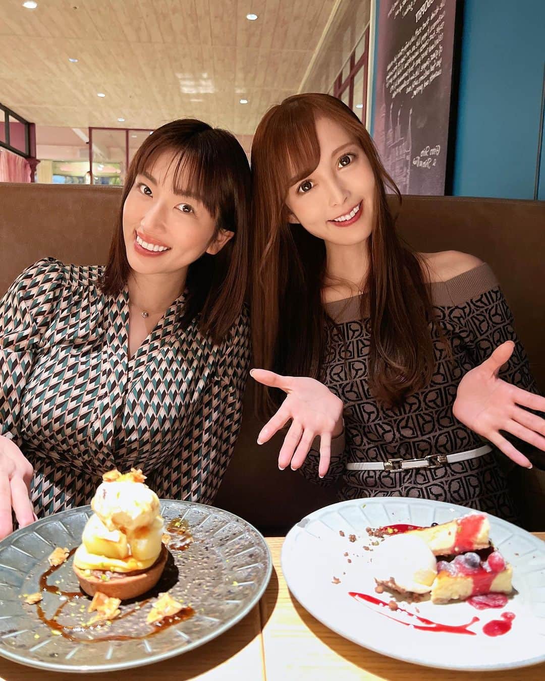 のインスタグラム：「お友達とご飯シリーズ😘 ファスティングしてからスイーツ食べたりお寿司食べたりインドカレー食べたり好きな物食べてるけど体重キープしてます❣️ 胃袋小さくなったのか、食べる量が減ったのかも🥺 毎年冬は太りやすいから気をつけよー😣 #スイーツ#スイーツ女子#女子会#ランチ#ランチ会#お寿司#鮨#くりや川#恵比寿#インドカレー#ローカルインディアン」