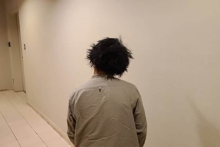 きづきさんのインスタグラム写真 - (きづきInstagram)「#鎌倉殿の13人　 先日僕も無事にクランクアップしていました！ あたたかくもアツい現場で、半年近く同じ役を演じることができ、本当に幸せでした☺️ 感謝です‼︎💨 髪は地毛をワックスで固めて結んでいたので、撮影後はいつもこんな感じに。」10月26日 11時46分 - kizuki_h