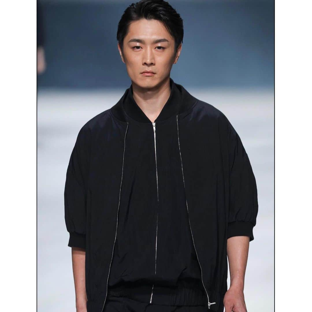 真田ナオキさんのインスタグラム写真 - (真田ナオキInstagram)「なんとNAVE DEBUT RUNWAY SHOWに出演させて頂きました！！  初めてのランウェイめちゃくちゃ緊張したけど楽しかった〜♪  #nave  #真田ナオキ」10月26日 11時51分 - n.s.official427