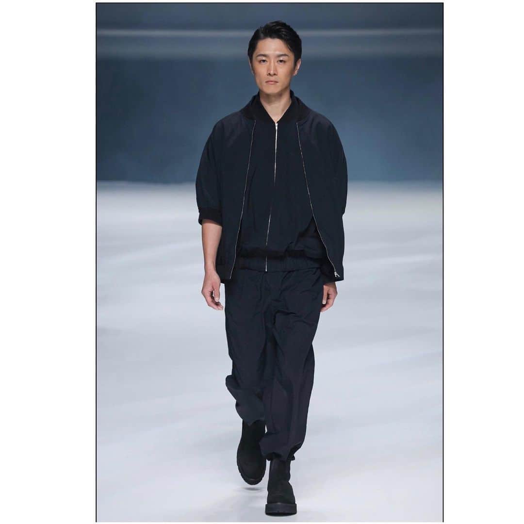 真田ナオキのインスタグラム：「なんとNAVE DEBUT RUNWAY SHOWに出演させて頂きました！！  初めてのランウェイめちゃくちゃ緊張したけど楽しかった〜♪  #nave  #真田ナオキ」