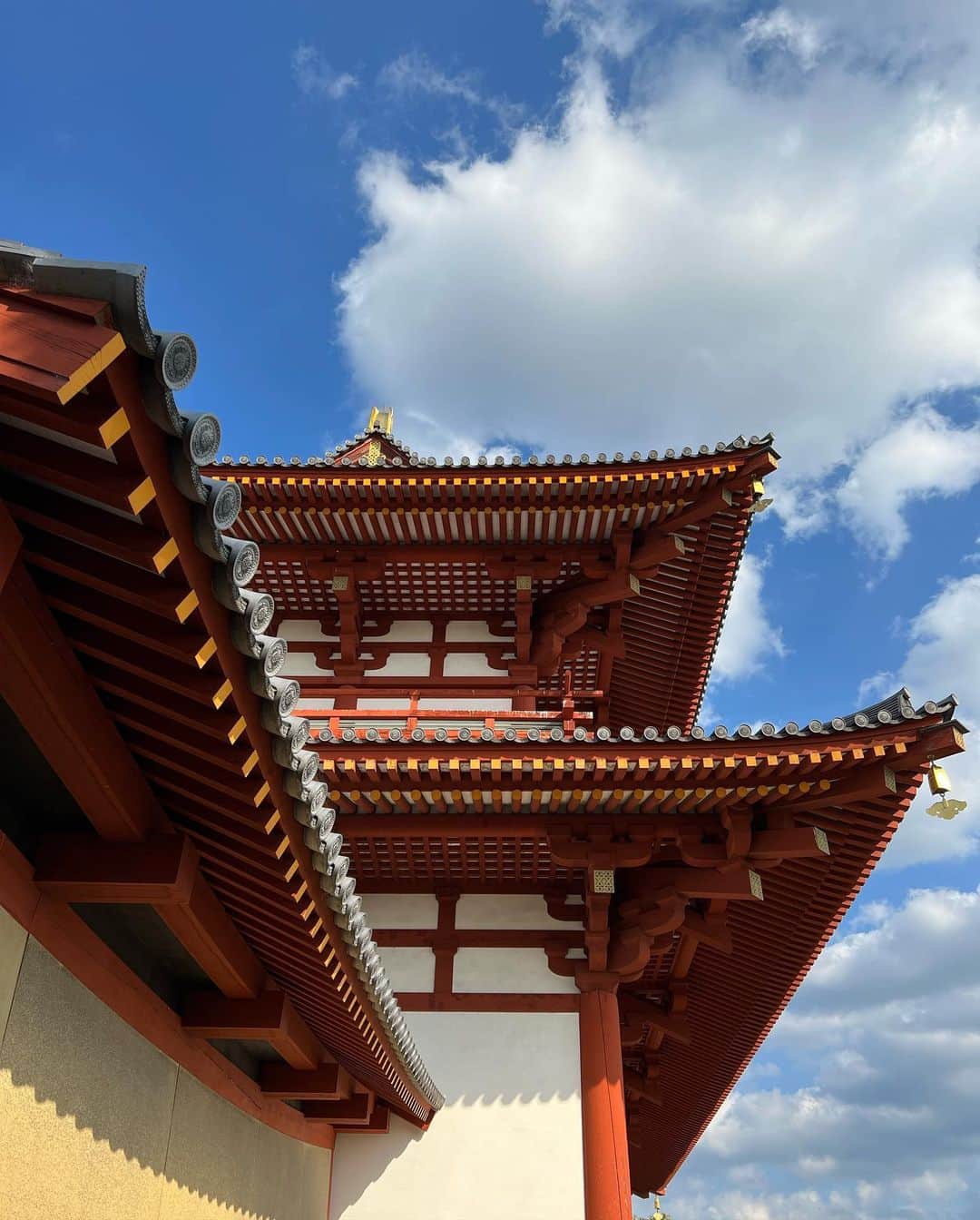 うさびったさんのインスタグラム写真 - (うさびったInstagram)「The five-story pagoda will be undergoing seven years of repairs.  人力車で奈良を周ったよ✨  興福寺、五重の塔は来年から７年間の工事を経て2030年に生まれ変わるらしい🤩✨  しばらく写真も撮れなくなるから奈良に来たら是非寄ってね🍁🦌✨  #興福寺 #興福寺五重塔 #人力車 #kofukuji #jinrikisha #rickshaw」10月26日 12時02分 - usavitta