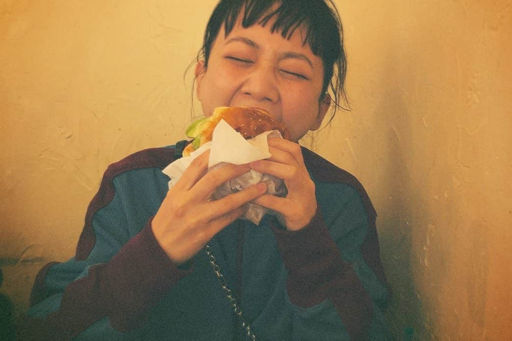 三戸なつめさんのインスタグラム写真 - (三戸なつめInstagram)「🍔🫰 #mito_natsume」10月26日 13時43分 - mito_natsume