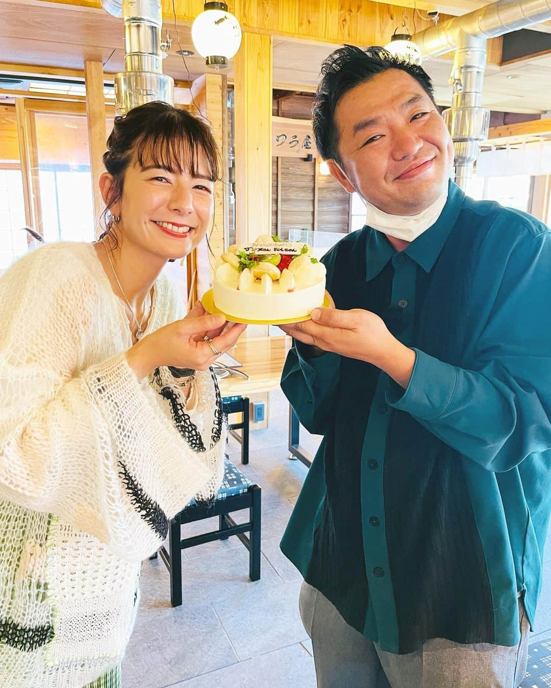 スザンヌさんのインスタグラム写真 - (スザンヌInstagram)「@satacoco_official ロケ🥰🫶 今日も元気にスタートしてます♡  お誕生日が近いたくちゃん @takuchanhonpo とともに スタッフさんからお祝いまでしてもらえてしあわせすぎました🎂  お気に入りのアイテムばかりの ロケ私服 #タグ付け してます♡  気になる🦍（ように載せるよね〜笑笑） ネックレスの詳細はまたすぐ書くね♡  午後も頑張るぞ🌈🌈🌈」10月26日 13時47分 - suzanneeee1028