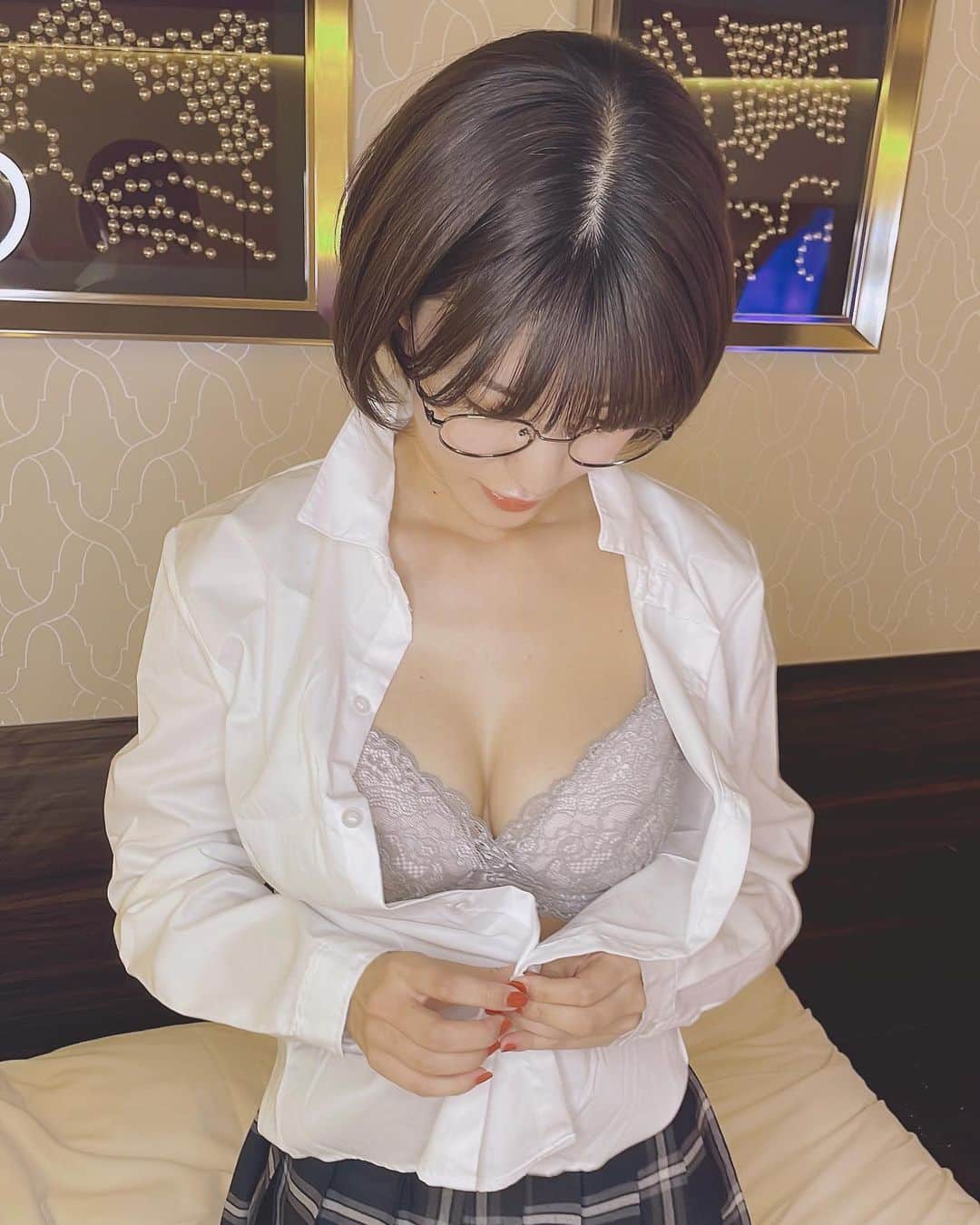 東条蒼のインスタグラム：「＊ ・  11/1(火)からなんと！ついに！ ファンクラブ開設致します👏👏  AV女優の時代から使われている 『蒼ファミリー』という名前にしました。  #ミーグラム  というサイトをご存知でしょうか？  有名なファンティアとも悩みましたが、今回おつるちゃんも使っているという事もあり、ミーグラムを利用することになりました。  いくつかのプランがあり、プランによって見れる画像や動画が違ったり、デートやビデオ通話がついてるものもあります！遠くに住んでいてなかなか会えないという方にも楽しんでもらえると思います！  みんな、蒼ファミリーになろーう笑笑  #蒼ファミリー #撮影会 #メガネ女子 #あおたん #蒼　#ポトレ #ポートレート #撮影モデル #コスプレ #followｍe #following #japan #girl #photooftheday #tagsforlikes #instalike  #台湾 #香港 #粉我 #拍照 #照片 #人像攝影」