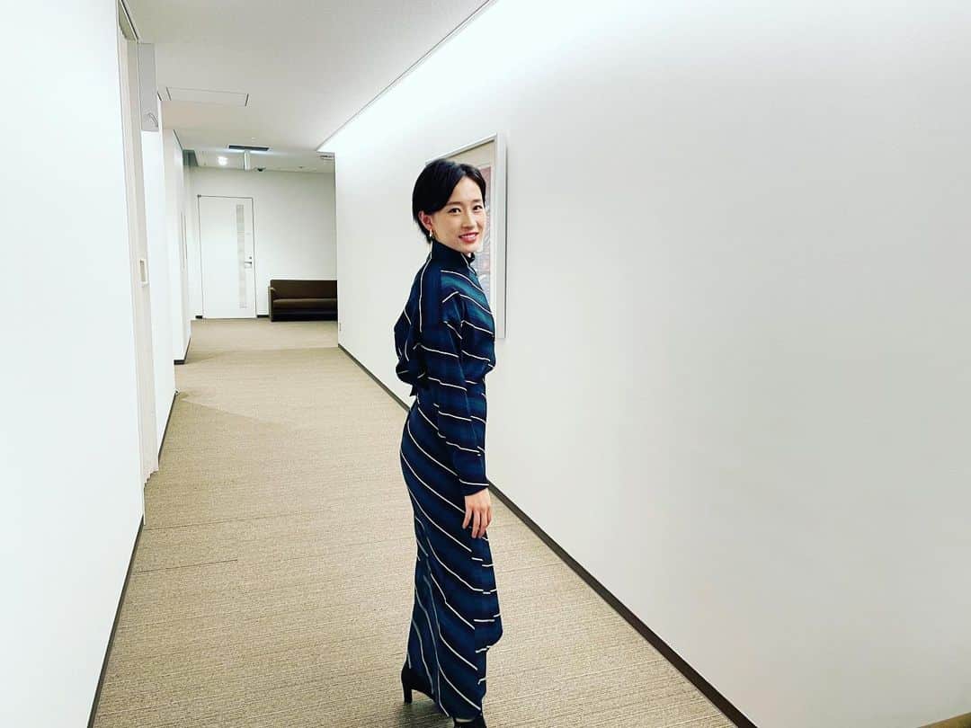 馬淵優佳のインスタグラム：「月イチ水曜レギュラー 今日15:40〜よんチャンTV生出演します！  もうすぐハロウィン🎃👻 Qooを使ったレシピで盛り上がりましょう〜❤️‍🔥  tops&skart  @cast_colon  shoes @himiko_shoes」