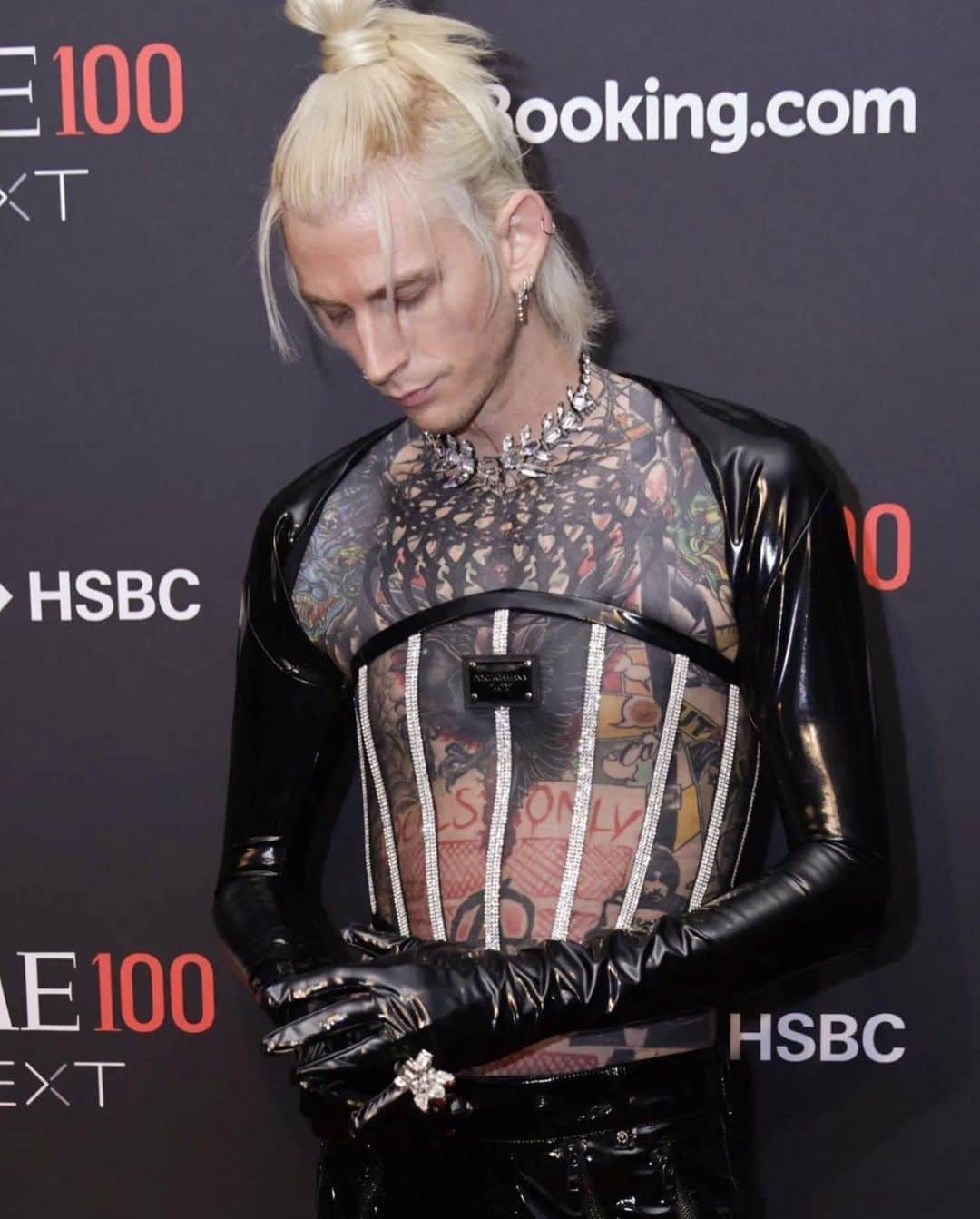 Young Gunnerのインスタグラム：「I came for the Targaryen BDSM party」