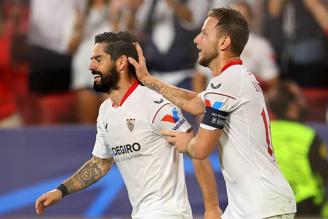 フランシスコ・ロマン・アラルコンさんのインスタグラム写真 - (フランシスコ・ロマン・アラルコンInstagram)「Gran victoria anoche y feliz por mi primer gol con el @sevillafc 😍」10月26日 19時04分 - iscoalarcon