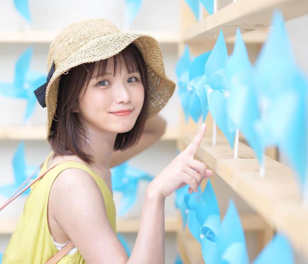 山本ゆうかのインスタグラム：「. これ扇風機であってる？ 扇風機って自動で回るファンのことであって この口でふくやつってなんやっけ  . って書いてたら思い出したあああ 風車です！！かざぐるま！！！ この扇風機って書いた三秒後に思い出した。 .  もうこの感情をそのまま文章に残しておきます。  「赤穂のきらきら坂にある扇風機です💓」 って書こうとしたわたし、思いとどまって良かったマジで。 .」