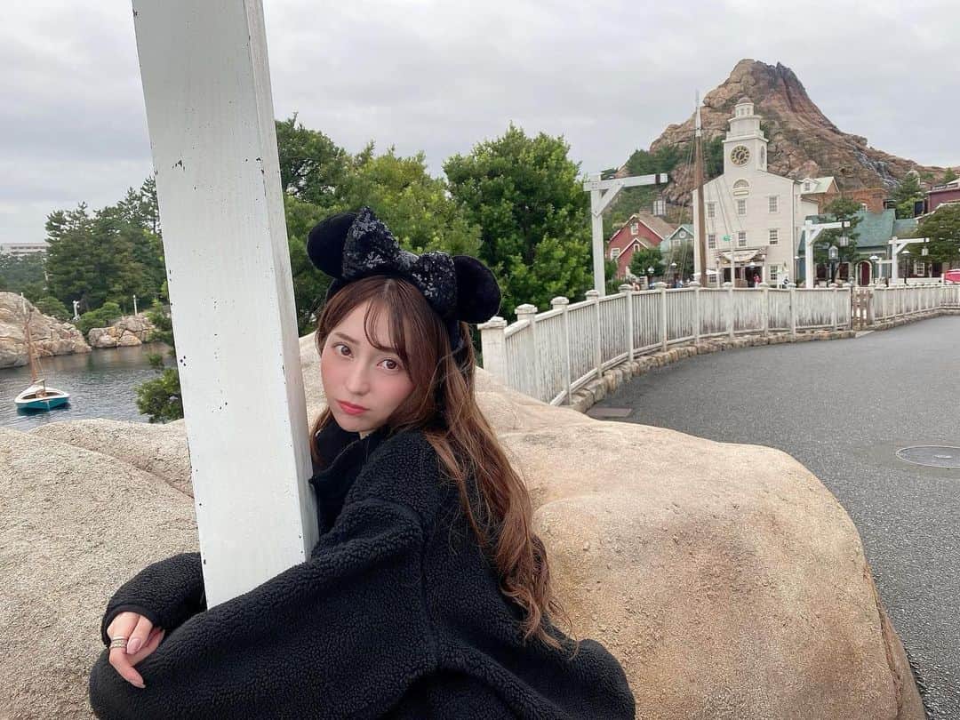堀尾実咲のインスタグラム：「ディズニーのハロウィン堪能してきた🎃  #disney #disneysea #disneylove #disneyinsta #disneycode #disneyhalloween #halloween #ディズニーハロウィン #ディズニー #ディズニーシー #ハロウィン #ディズニーリゾート #ディズニーコーデ #ディズニーカチューシャ #ミニーカチューシャ #ディズニー風景 #ディズニーフード」