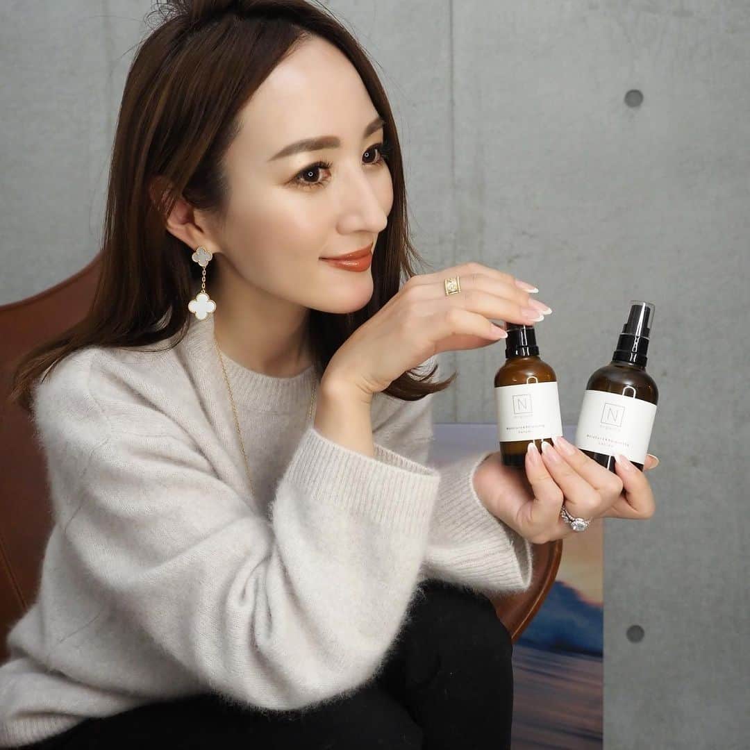 星玲奈のインスタグラム：「最近はCMでもよく見かけるようになったN Organic🌿 以前から使っていますが、やはりとてもいいので 常にストックをしているラインの1つ😊 化粧水と乳液の簡単2ステップでいいので 急いでいるときのケアとしても時短で助かる😍 通年使いやすいみずみずしいテクスチャーと、何より香りもたまらなく好き❤️ 子どもたちにも なんかママの顔いいにおいする！！と言われるほど☺️ スキンケアしながら香りでも癒されています☺️🌿 ・ #エヌオーガニック#norganic #pr」