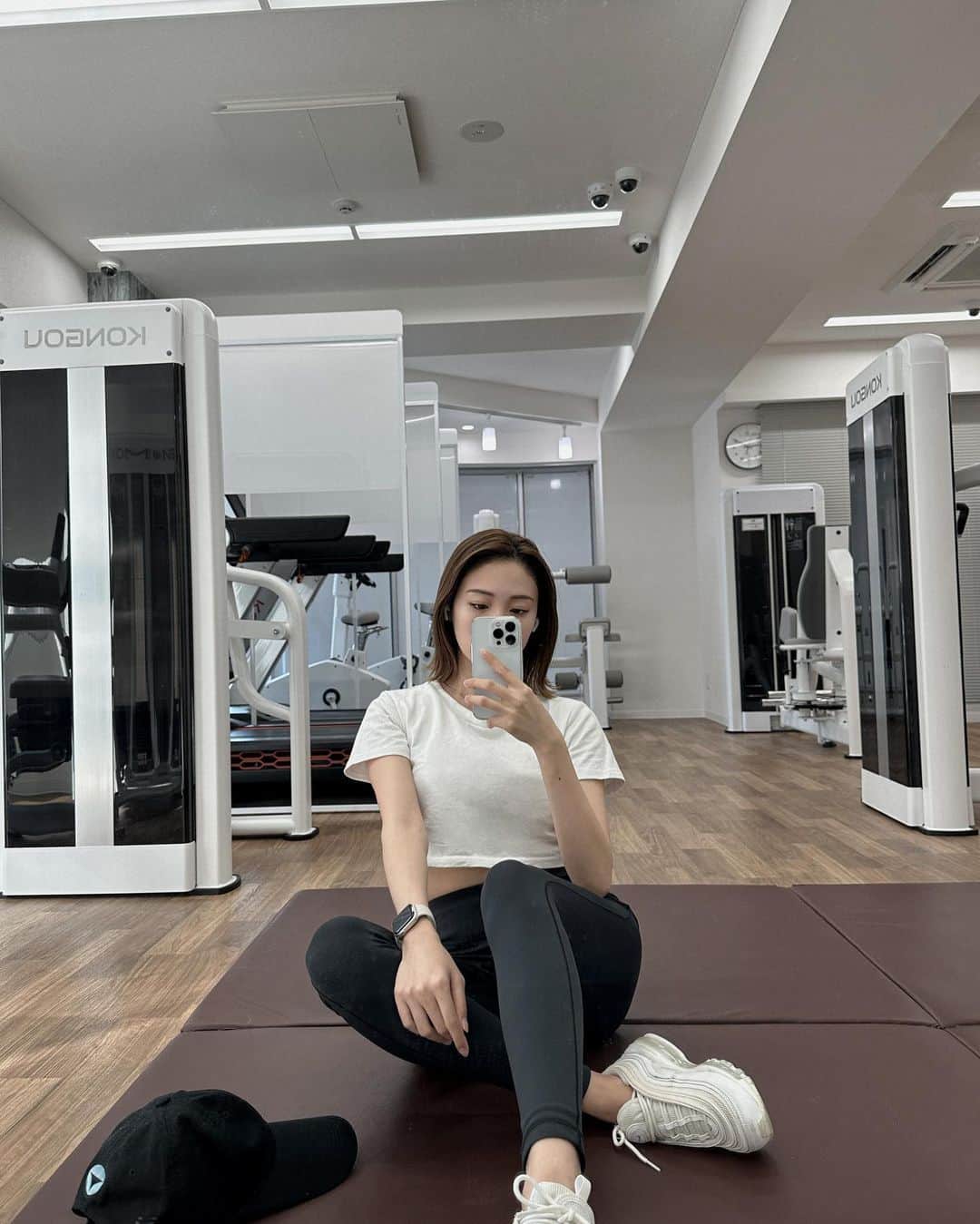 志田友美（ゆうみん）のインスタグラム：「💪🏼🔥  そろそろ本格的に体を動かそうということでジムスタート❕  @chocozap_official は全国にあって24時間好きな時に 入れちゃうから少し時間できた時とかフラッと筋トレできちゃうのよ🥹  マッチョマンとかたくさんいるのかなぁ、、って思ったら私が入った時はみんな女性でびっくり🤭！  "SC0821"を入力すると、 入会金、事務手数料0円 + 入会翌月500円OFF⭕️  来月の15日までなのでお得にジムしたい方はぜひ♡  #chocozap #pr #gymgirl #産後ダイエット #産後トレーニング #女の子ママ」