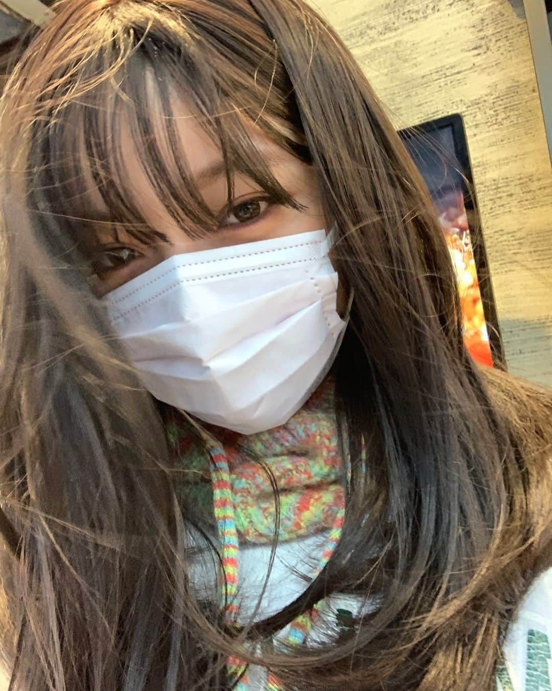 山之内すずのインスタグラム：「暴風雨でした☔️ ロングヘアで推しを拝みに行った日」