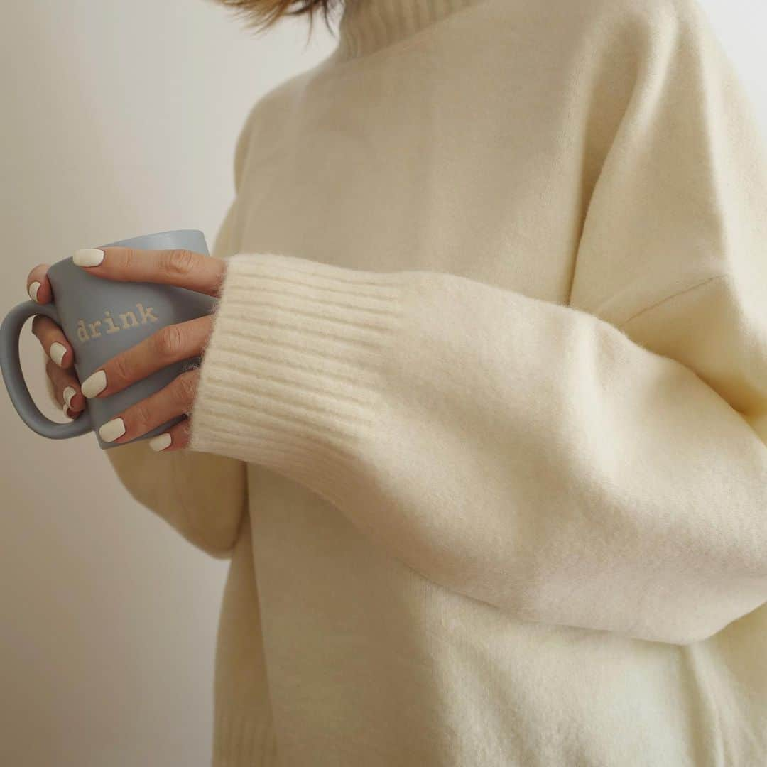 藤阪れいなのインスタグラム：「.  🤍🥛☁️🫧💅  #ホワイトネイル #ネイル」