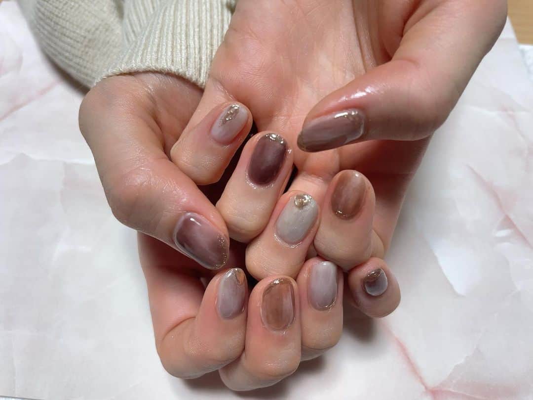 福沢杏純のインスタグラム：「・ 過去一だいすきな爪になった💅 ・ ・ ・ #nail#nails#jelnail#jelnails#ネイル#ニュアンスネイル#デザインネイル#秋#秋ネイル」