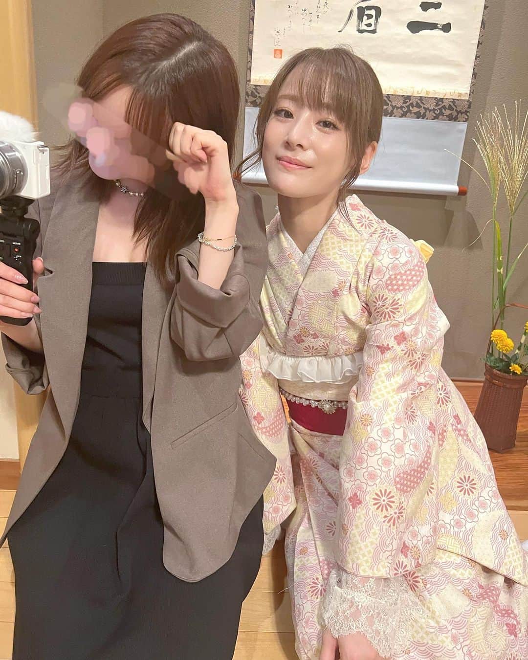 福岡みなみさんのインスタグラム写真 - (福岡みなみInstagram)「・ はちゃめちゃYouTube企画の 撮影に疲れ果てて壊れた2人🫠🫠  #kimono #kimonostyle #matcha #和」10月26日 21時23分 - fukuokaminami373