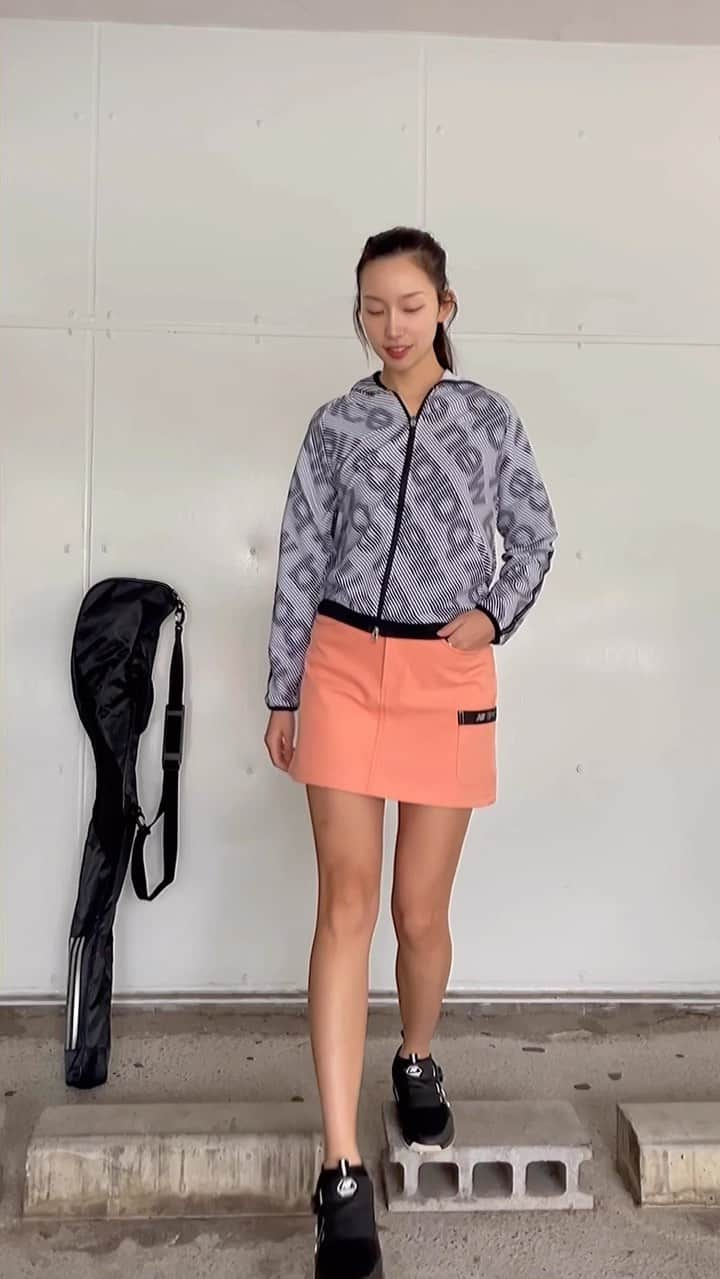 中島亜莉沙のインスタグラム：「愉快ゴルフコーデ紹介ver.🧡笑 全身 @newbalancegolf_japan   ⚠︎ウェアとサザエさんは一切関係ありません  #newbalancegolf  #golf #golfwear #sports #coordinate #ootd #outfit #golfswing  #秋ゴルフ #家族ゴルフ #夫婦ゴルフ #夫婦生活 #ニューバランスゴルフ #ゴルフ #ゴルフ女子 #スポーツ女子 #ゴルフウェア #スポーツウェア #コーデ紹介 #골프　#골프여자　#尔夫球 #高尔夫」