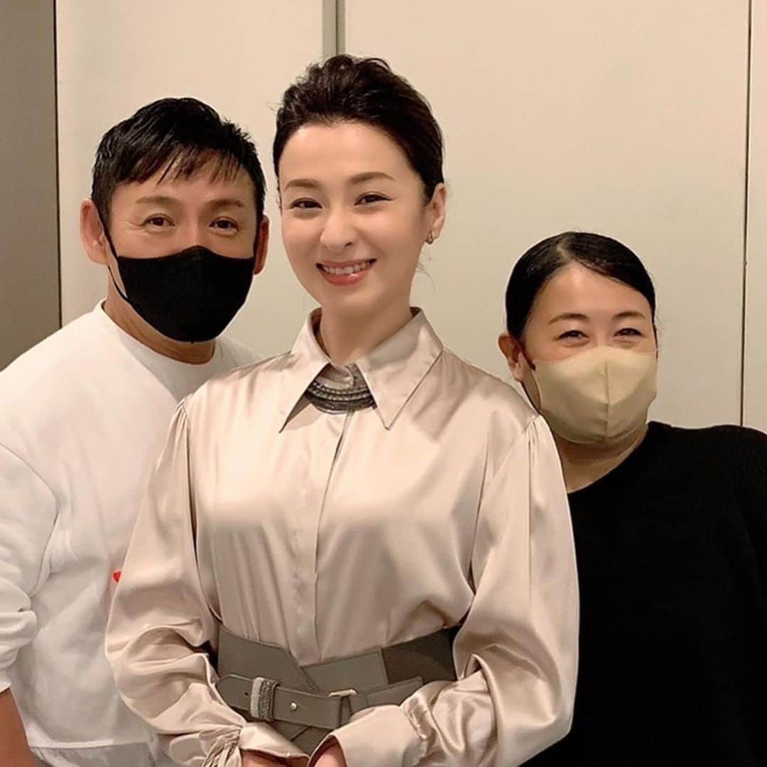 檀れいのインスタグラム：「🌹🌹 今日は、アストラゼネカさんの慢性腎臓病のイベントのお仕事でした✨  皆さん、慢性腎臓病ってご存知ですか？ 私はこの慢性腎臓病のCMのお仕事をするまで知りませんでした。 いまや国民病でもある慢性腎臓病😣 血液検査でわかります🩸 沈黙の臓器 腎臓の声を聞いてあげてくださいね🌹  皆さんご自身がいつまでも元気で人生を楽しむために、健康第一で参りましょう🌈✨  檀れい🌹  #檀れい #danrei #アストラゼネカ #慢性腎臓病イベント #いつまでも健康で #素敵な先生方と #いつもありがとう #檀スタグラム」