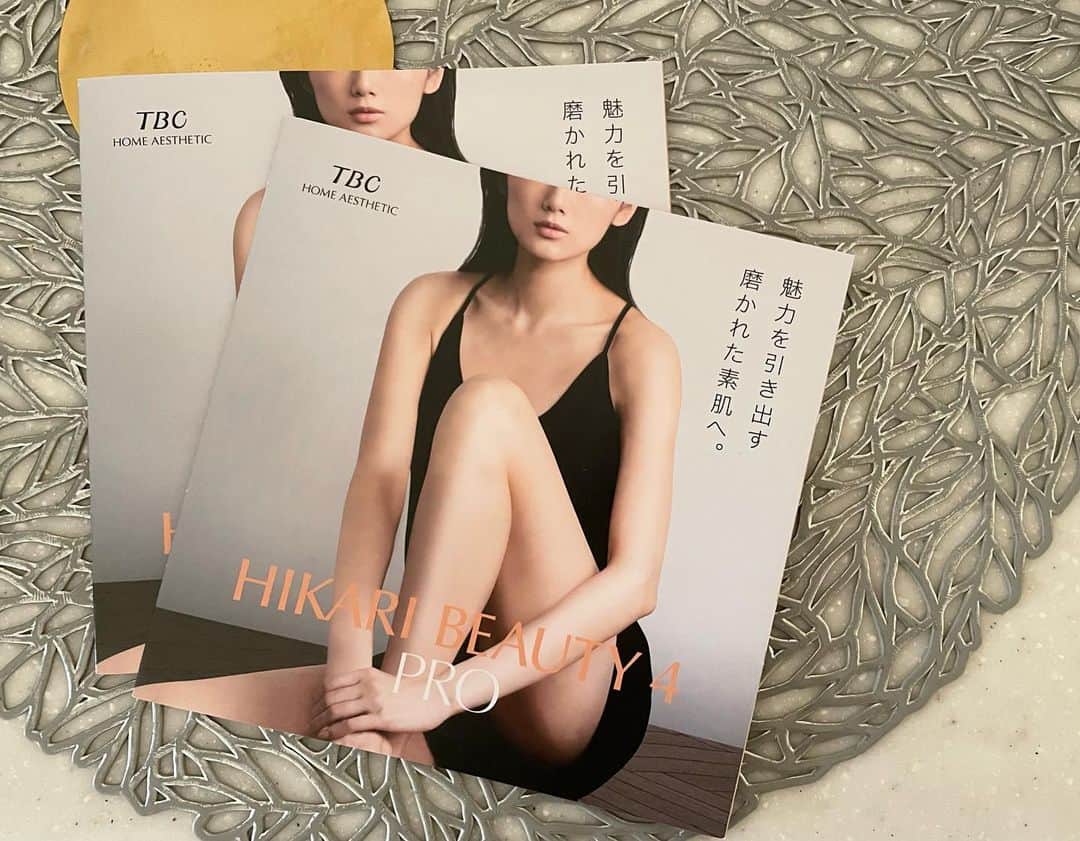 片山萌美のインスタグラム：「@tbc_onlineshop   エステティックTBC の技術たっぷりの “HIKARI BEAUTY4 PRO”  モデルを務めました  #tbc  #エステティックtbc  #hikaribeauty4pro  #moemikatayama   これから寒くなって お家から出るの億劫になるけど これなら家から 一歩も出ずに脱毛できる 色々な進歩に 感謝してしまうなぁ..🕊」