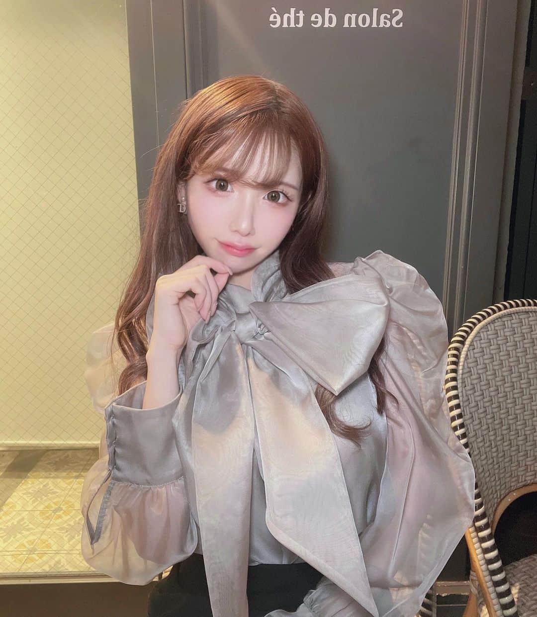 にゃいりんのインスタグラム：「ココネクリームクレイシャンプーレポ🧴🤍‎【@cocone_official】  1本でシャンプー、トリートメント、ヘアパックできて楽ちんにケアできて愛用してる🥹  2~3分置いて洗い流すとめちゃ頭皮すっきりするし髪さらんさらんなる🥹🫧  このシャンプーのあとミルクとオイルしたらもう絹よw  #ココネ #ココネクレイクリームシャンプー #coconeクレイクリームシャンプー #クリームシャンプー #クレイクリームシャンプー #シャンプー #ヘアケア #頭皮ケア #PR」