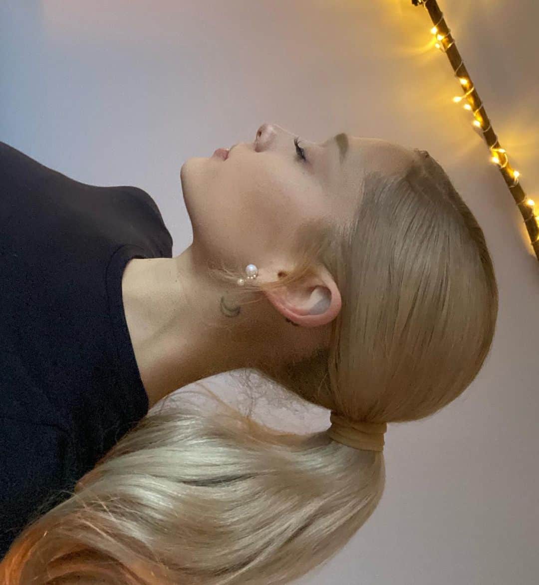 のインスタグラム：「new earrings」