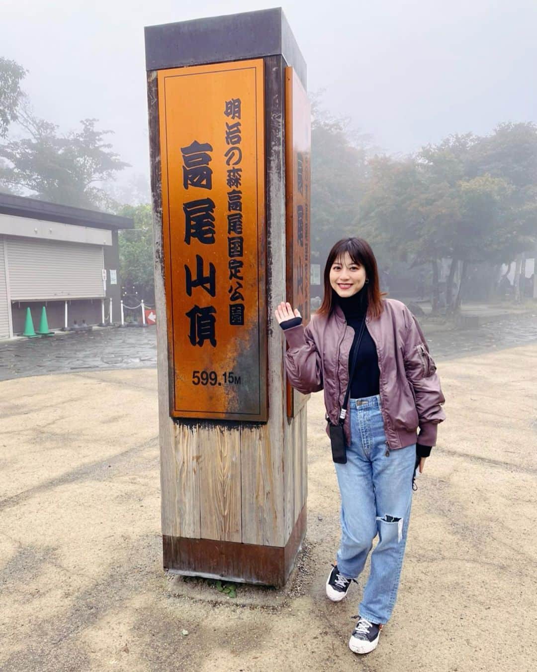杉本有美さんのインスタグラム写真 - (杉本有美Instagram)「お休みの日に、  初❗️高尾山に登ってきました✨  自然を感じたく🍁  この日はお天気は良くなかったですが、逆に霧が濃くてレアな日だったかも🤔🫧  朝6時起きで行って良かったです^ ^  #高尾山」10月26日 22時49分 - sugimotoyumi_official