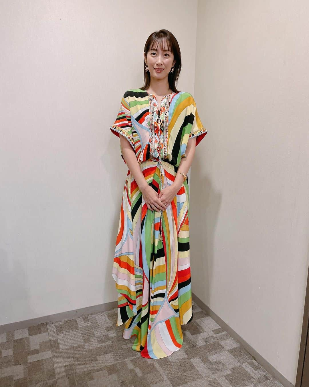 坂下千里子さんのインスタグラム写真 - (坂下千里子Instagram)「. チケット　トゥ　パラダイスのイベントに参加させて頂きました！ . とっても私好みの映画でした！皆様、是非是非オススメです☆ . 元夫婦のドタバタ掛け合いも面白くて笑って笑ってストレス発散出来ました！ . #エンドロール #お見逃しなく #11月3日 #公開 #ジョージクルーニー #ジュリアロバーツ  . 衣装です。 . Dress @emiliopucci Earrings @manarosa_jewel Rings&Bracelet @gigi.jewelry @mandassociates Bangle @anotheraddress_official Shoes @louboutinworld」10月26日 22時47分 - chiriko_sakashita_official