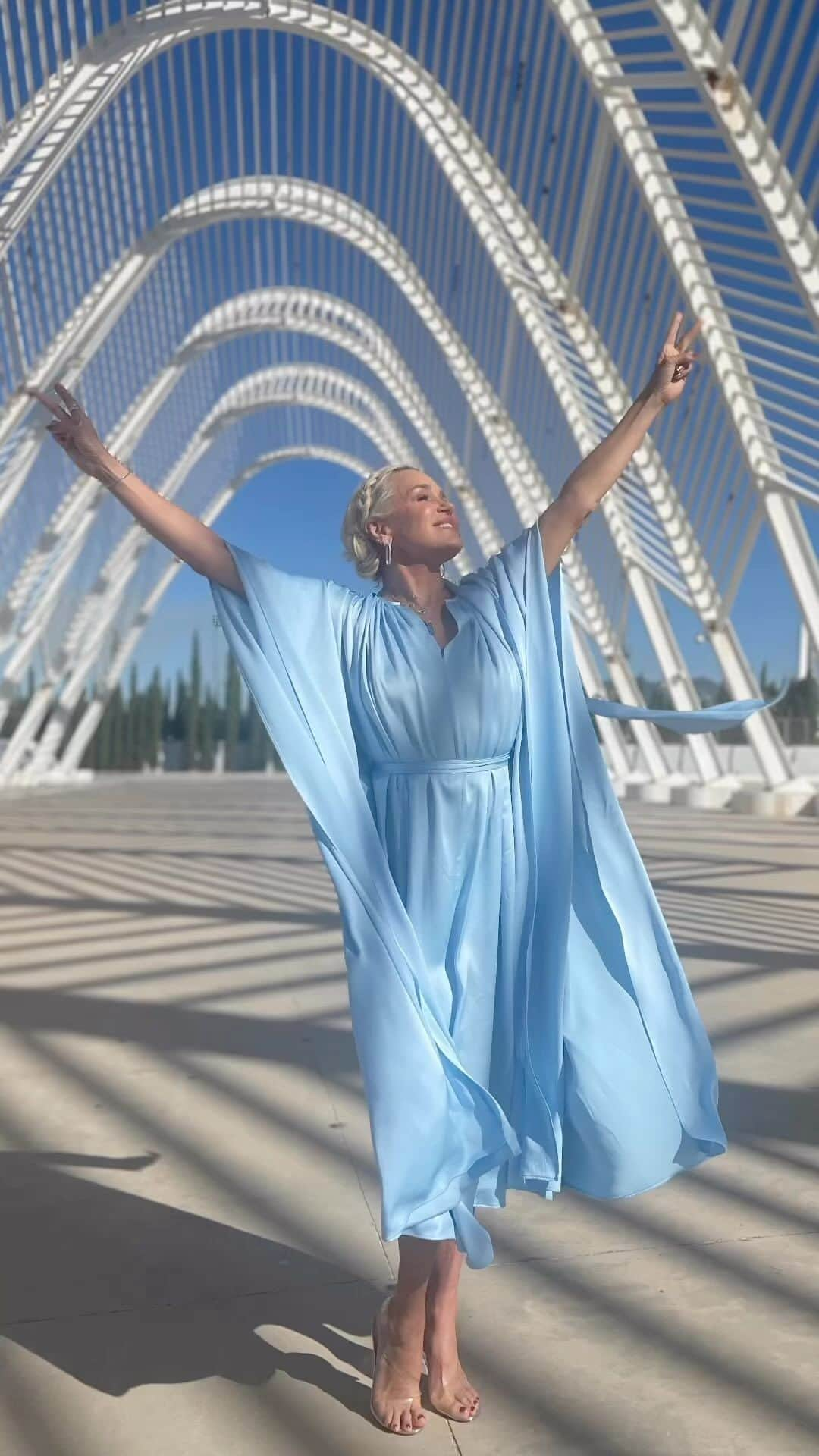 ヨランダ・ハディッドのインスタグラム：「❤️Feeling the magic in the Olympic stadium of Athens, Greece while filming Hollands Next top model, episode 9 now available on @videolandonline #hntm Makeup @dominiquesamuel Hair @remarcablehair styling @ciosoler」