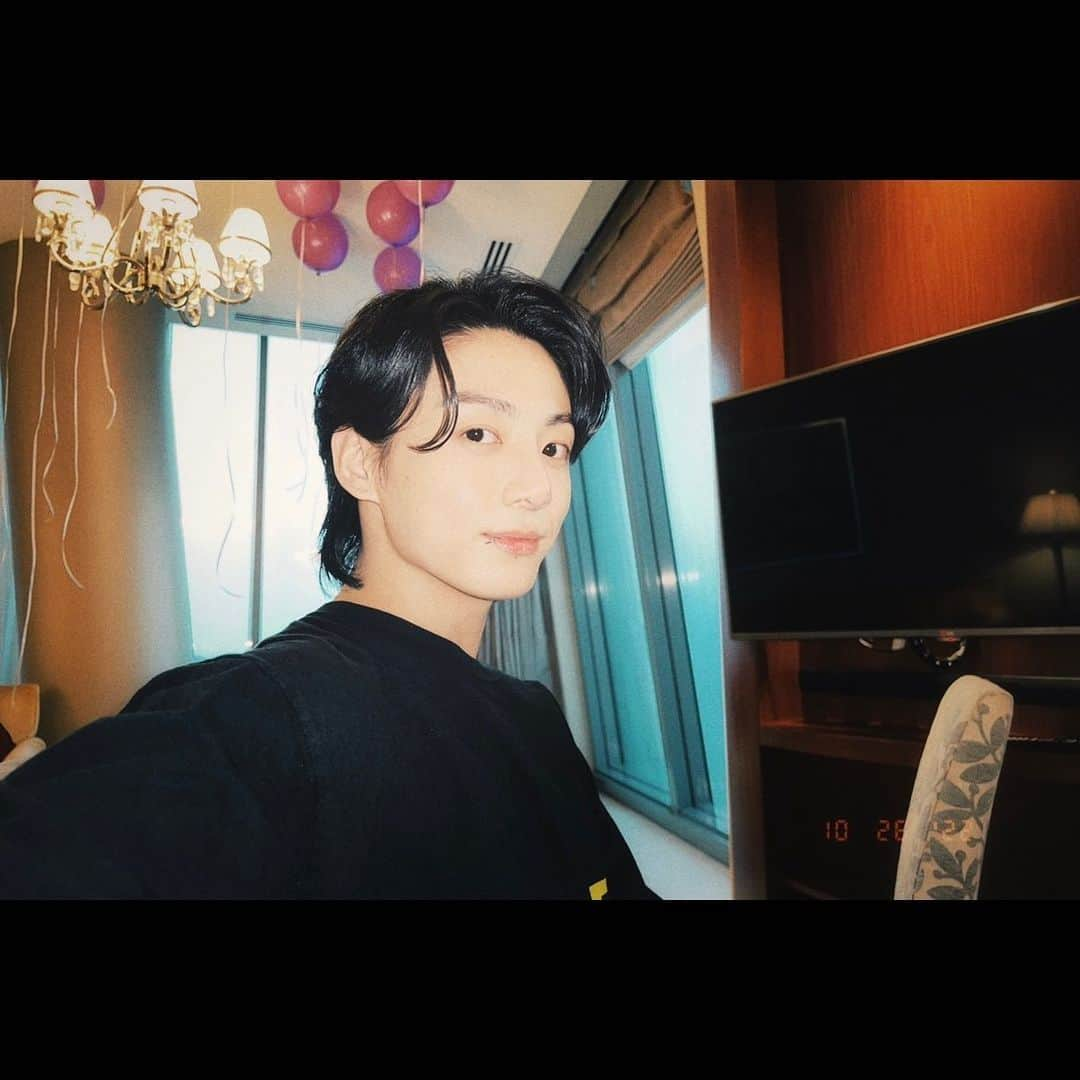 JUNG KOOKさんのインスタグラム写真 - (JUNG KOOKInstagram)「까따르~」10月26日 23時02分 - jungkook.97