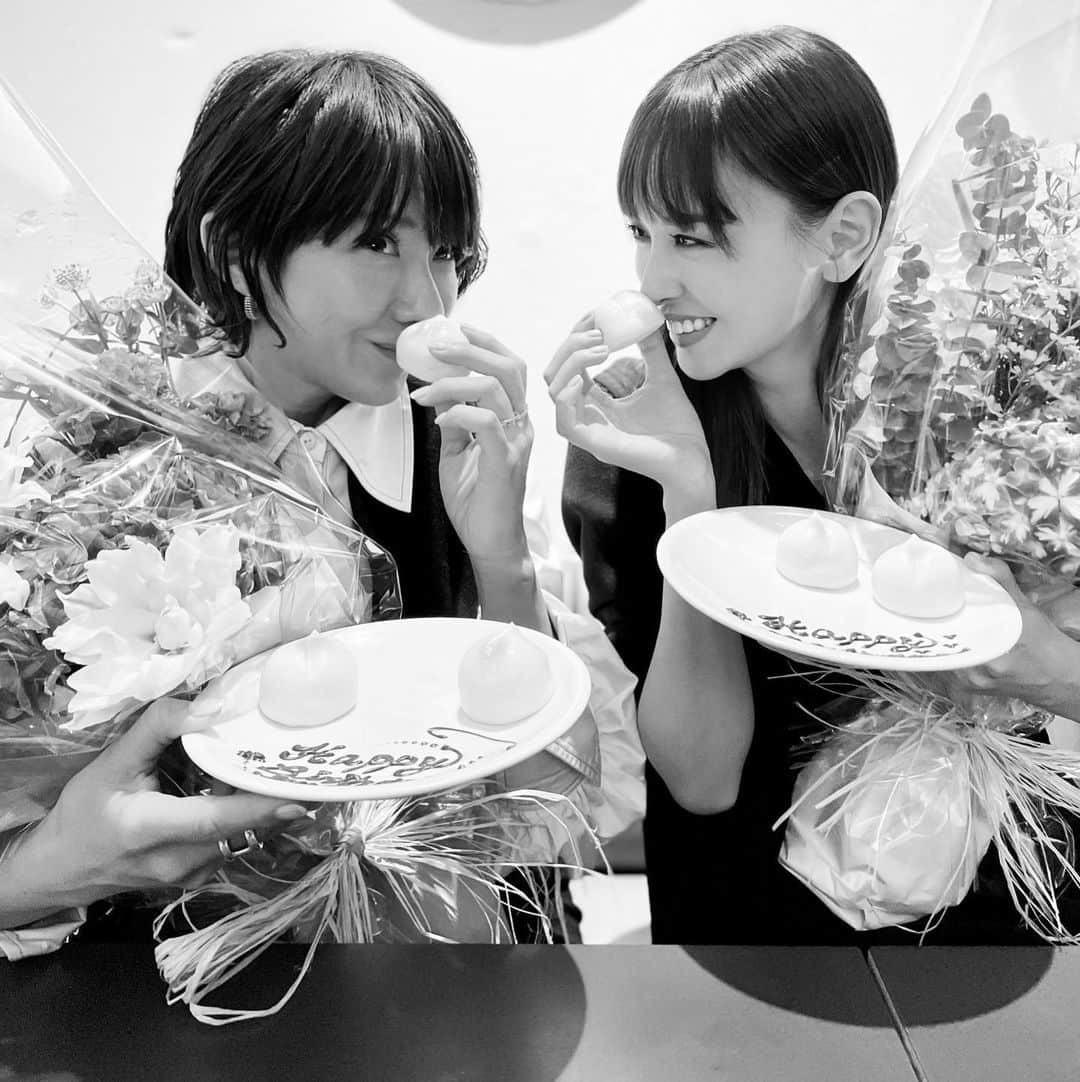 風間ゆみえさんのインスタグラム写真 - (風間ゆみえInstagram)「Cheers❣️  9月13日生まれのえみ @emisuzuki_official  10月13日生まれの私  @mieko_kobayashi  #thankyou❤️」10月26日 23時08分 - yumie_kazama