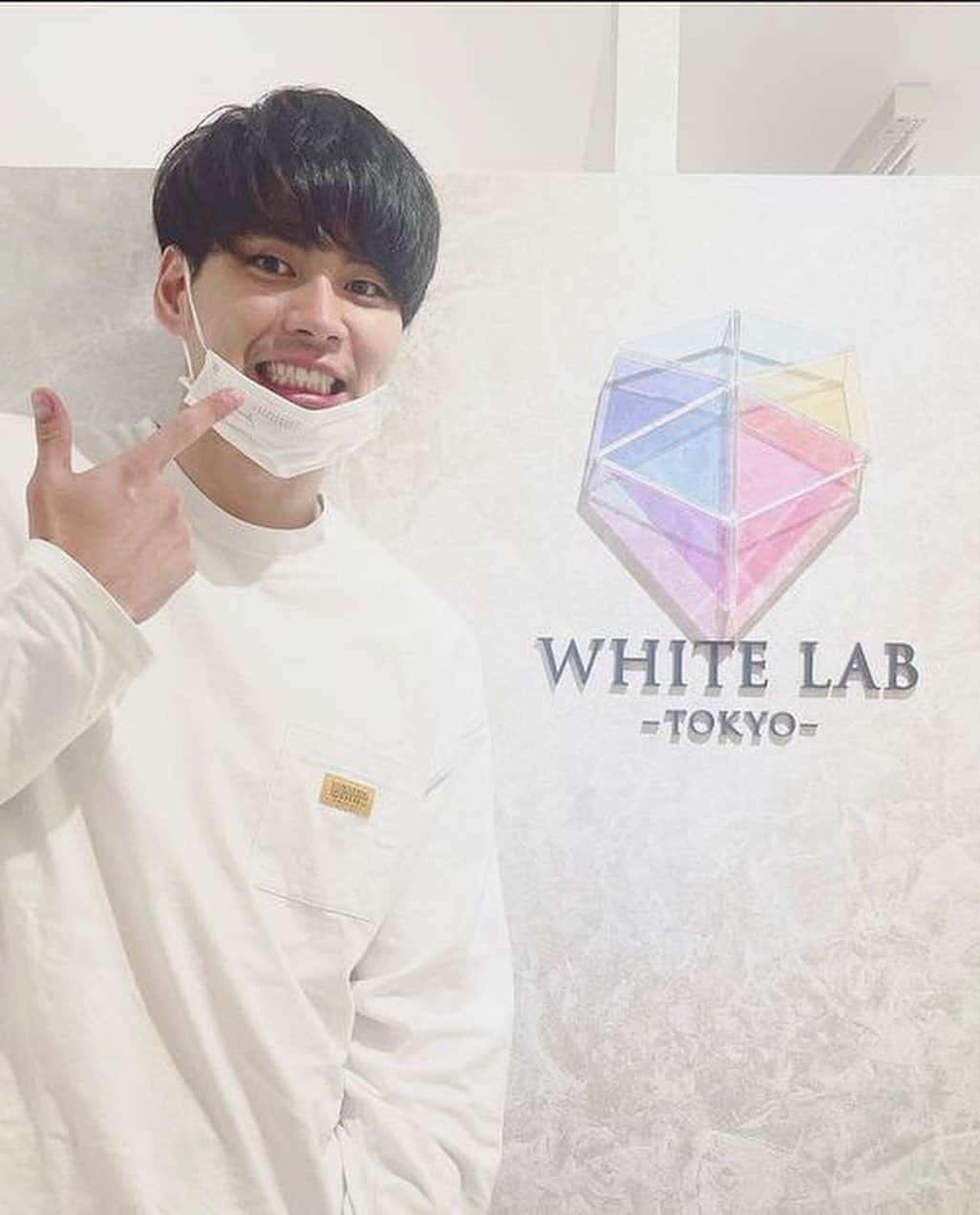 ホワイトニング専門クリニック ホワイトラボ東京 渋谷のインスタグラム：「* #歯のホワイトニング @whitelabtokyo  * * お久しぶりの投稿失礼します💦 先日バレーボール選手の @zastozaki 選手がメンテナンスに来てくれました！！ * * #モデル さんみたいなイケメンなので スタッフもざわざわ(笑) * 何年かぶりでも歯の色はしばらく持続しますので、久しぶりのメンテナンスでも効果ありです✨ * * 最近はコロナ禍で来られなかった方々が再開している印象です。 是非お待ちしております！ * * #バレーボール #プロバレーボーラー #戸嵜嵩大 #戸嵜嵩大選手 #イケメン #白い歯 #ホワイトニング #オフィスホワイトニング #医療ホワイトニング #歯科医師 #歯科衛生士 #ホワイトニング渋谷 #ホワイトニング銀座 #ホワイトラボ東京 #メンズ美容 #美容 #スポーツ #アスリート #筋トレ #ブライダルホワイトニング #ブライダルホワイトニングならホワイトラボ東京  * ※尚、銀座院は現在院長産休のためしばらく週末のみの営業となっております。ご迷惑をおかけし申し訳ございません🙏」