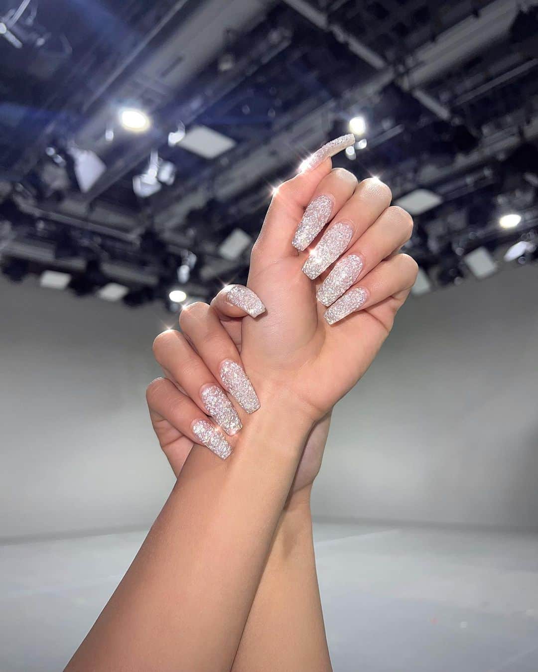 華のインスタグラム：「ずっとこれがいい、お気に入り💍 #diamondnails」
