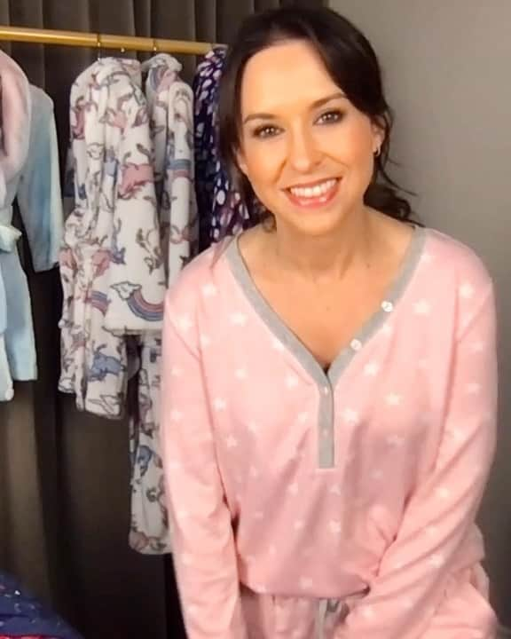 レイシー・シャベールのインスタグラム：「I just wanted to answer your question! Don’t worry if you miss a live show, you can shop my collection with @hsn 24/7 on the website. The link is in my bio :)  Happy Shopping! #loungewear #cozyclothes #pajamas #leggings #jackets #dresses」