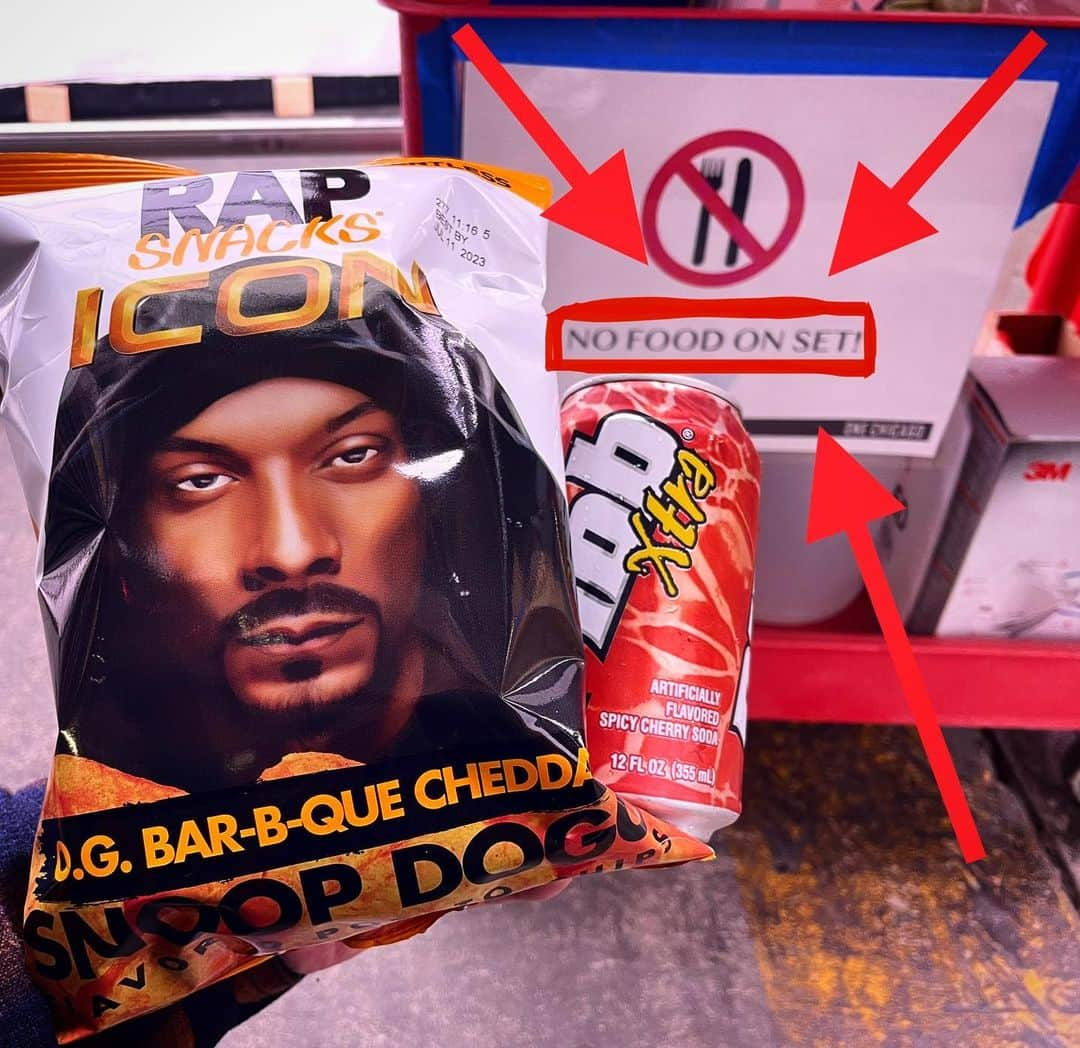 クリスチャン・ストールティのインスタグラム：「I’m not here to argue with you, little paper sign, but sometimes one has to make EXCEPTIONS.  @snoopdogg @officialrapsnacks @mr.pibbofficial #WellDoneCraftService」