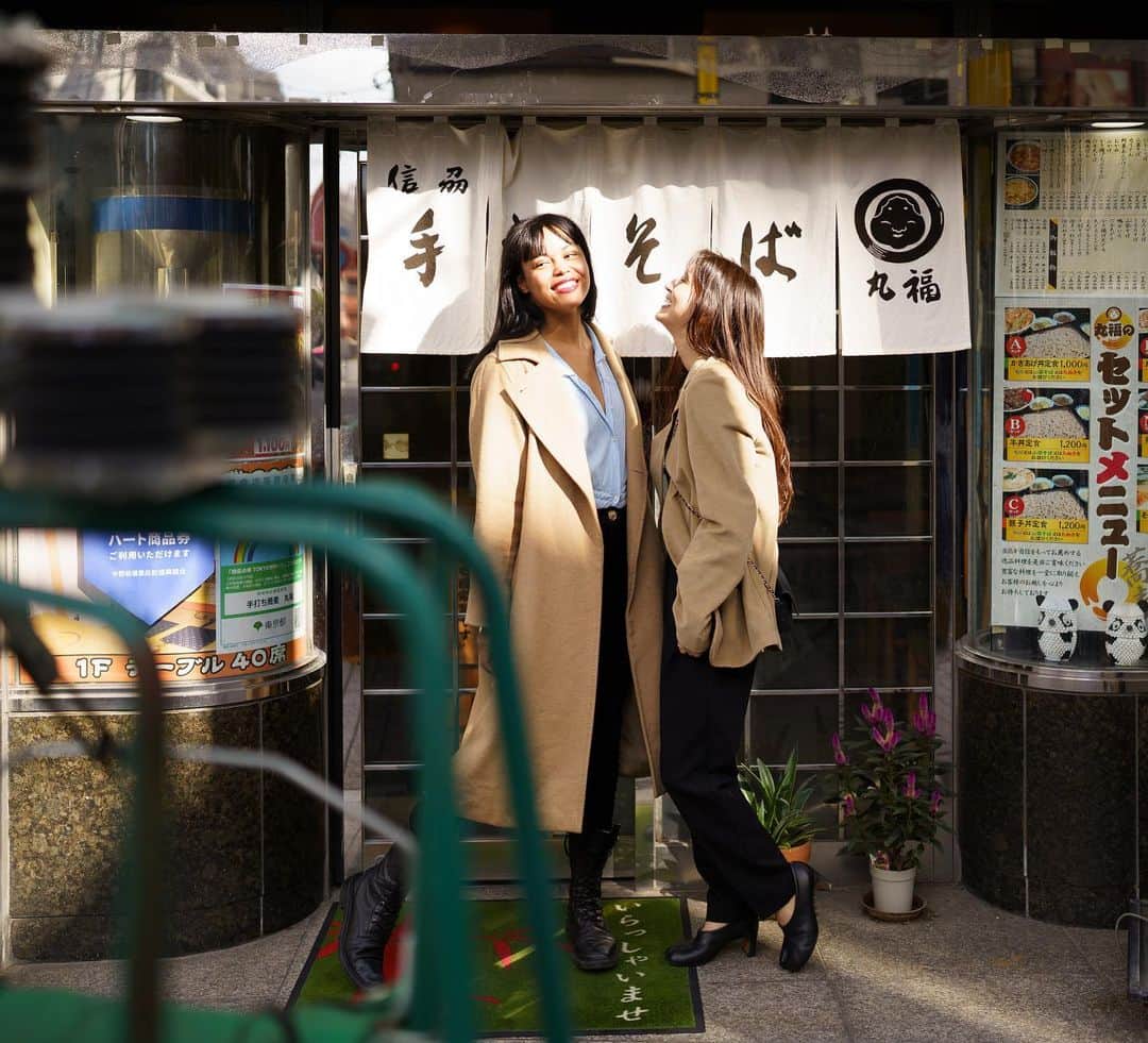 のインスタグラム：「Marie first day in Tokyo 🤍  it's a very exciting day❣️  #welcome  #japan  #japantrip  #手打ち蕎麦 #蕎麦屋  #Queen   #渋谷 #shibuya  #shibuyacrossing  #プリクラ #初めてのプリクラ  #高田馬場 #takadanobaba #ドンキホーテ  #くら寿司 #回転寿司  #猫耳」