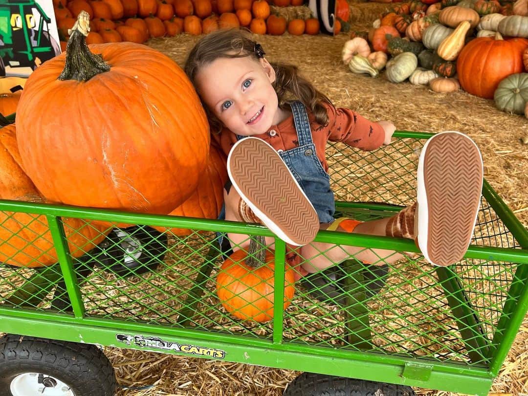 ジュリア・ボスさんのインスタグラム写真 - (ジュリア・ボスInstagram)「Happy birthday to the cutest pumpkin the patch. Love you so much ❤️❤️」10月27日 9時10分 - juliavoth