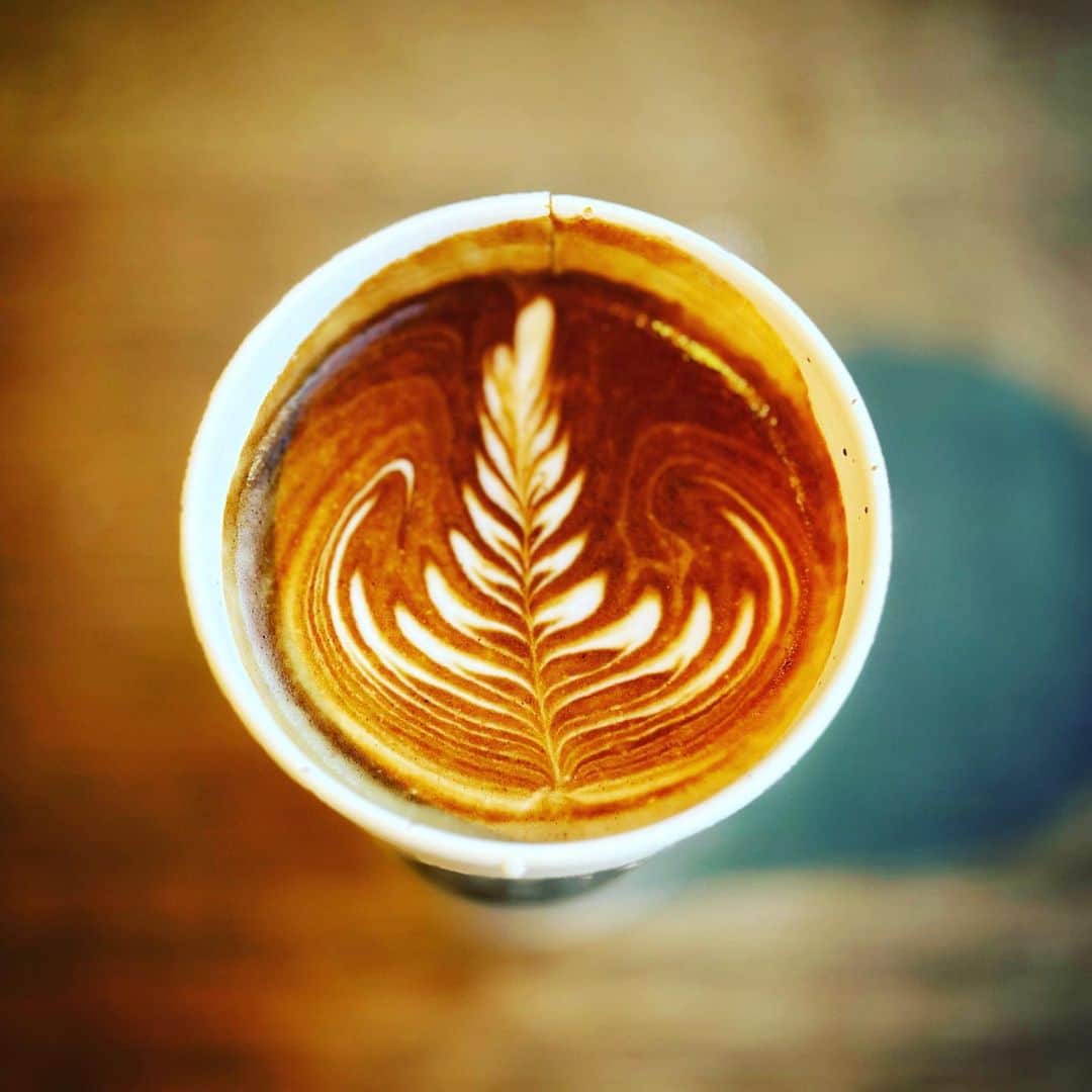 松村太郎のインスタグラム：「☕️ #GoodMorning #Tokyo  #Latte at #StreamerCoffee #Higashikitazawa  #ShotoniPhone」