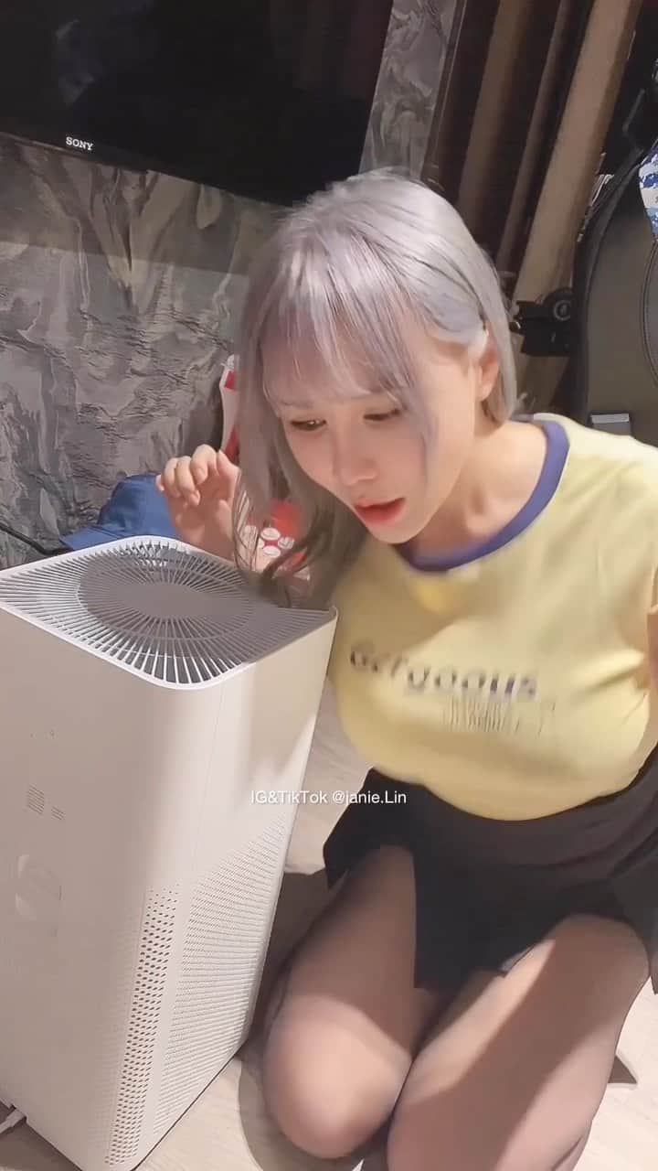 泥泥林のインスタグラム：「你們敲碗的來了！Watch till the end🙂 這有當聲優的資質嗎？ 我保證不會瞞婚✋（喂  · 年底去日本玩 想辦法安排一下feat本人😂 Wish I could meet her in JP soon,haha  ⚠️在安全前提下拍攝，僅供娛樂，請勿模仿⚠️ For pure entertainment purpose, everything is safe in this video, please do not imitate at home.」