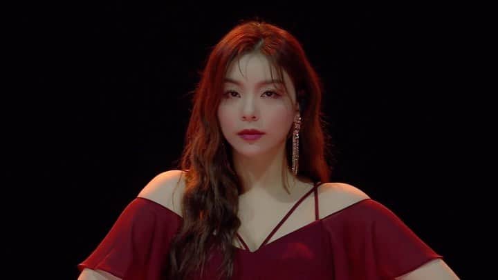エイリーのインスタグラム：「🪐 Ailee XR Concert <COLORS> | Official Trailer  - Date : 2022.11.12.SAT 21:00(KST) / 80mins - Tickets : Interpark Ticket  @mustmymusicstudio」