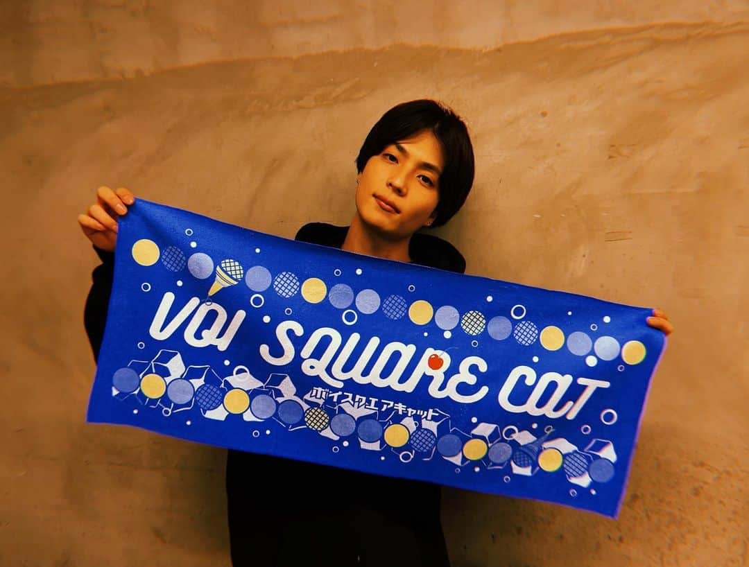 VOI SQUARE CATのインスタグラム：「#VOISQUARECAT  ◾︎ソーダフェイスタオル COLOR：GREEN / BLUE PRICE：¥1,500 (tax in)  Vo/Ba.睦 Produce Goods 爽やかなソーダドリンクをイメージしたポップなフェイスタオル。  #グッズ #バンド #バンドマン #ライブ #ライブバンド #ファッション #タオル」